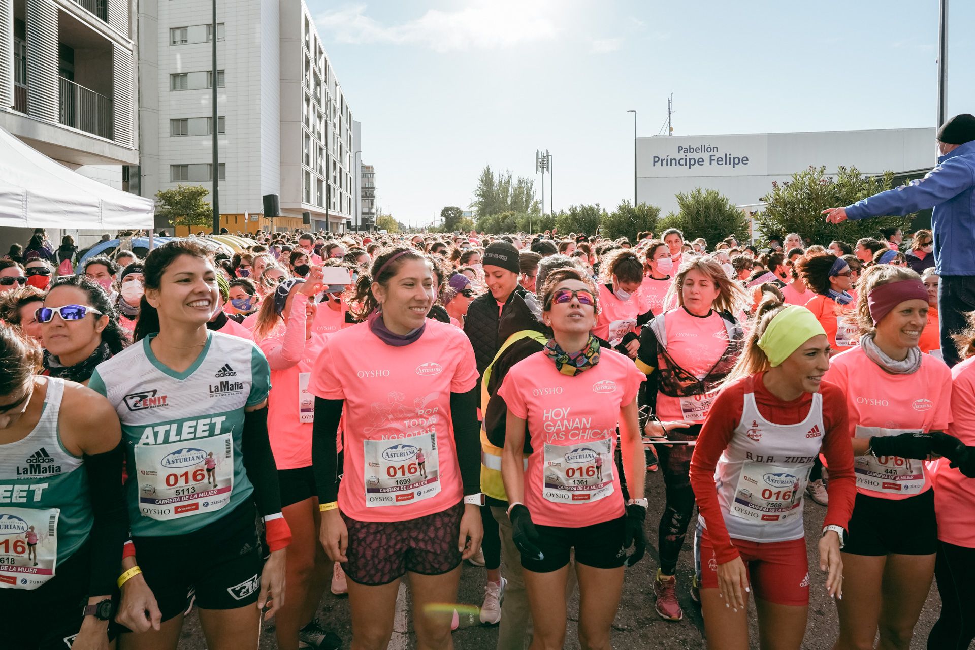 Las mejores fotos de la Carrera de la Mujer Central Lechera Asturiana Zaragoza 2021 (SALIDA)