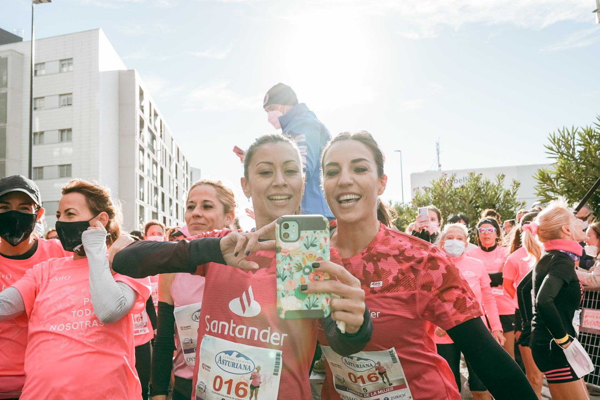 Las mejores fotos de la Carrera de la Mujer Central Lechera Asturiana Zaragoza 2021 (SALIDA)