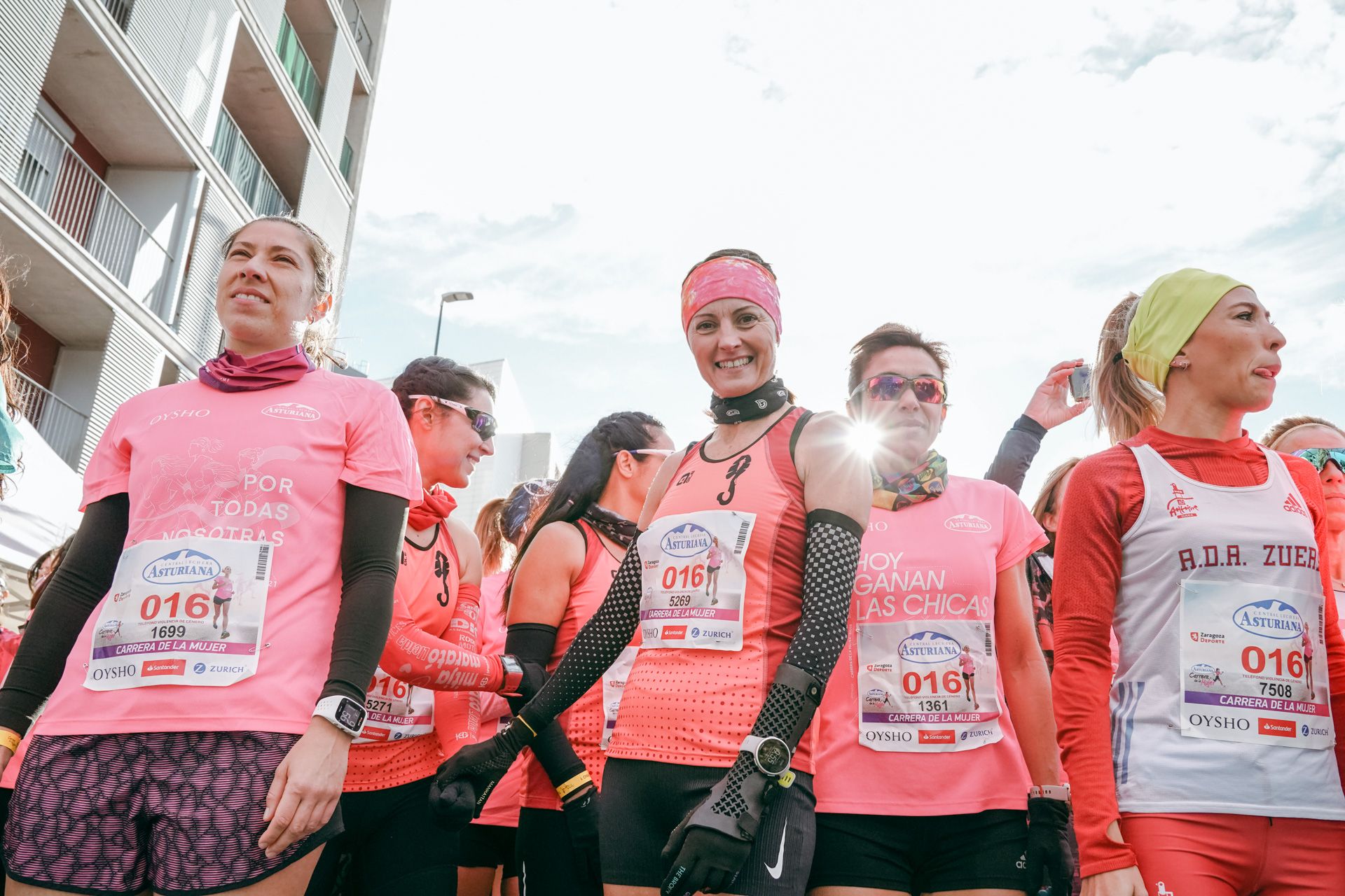 Las mejores fotos de la Carrera de la Mujer Central Lechera Asturiana Zaragoza 2021 (SALIDA)