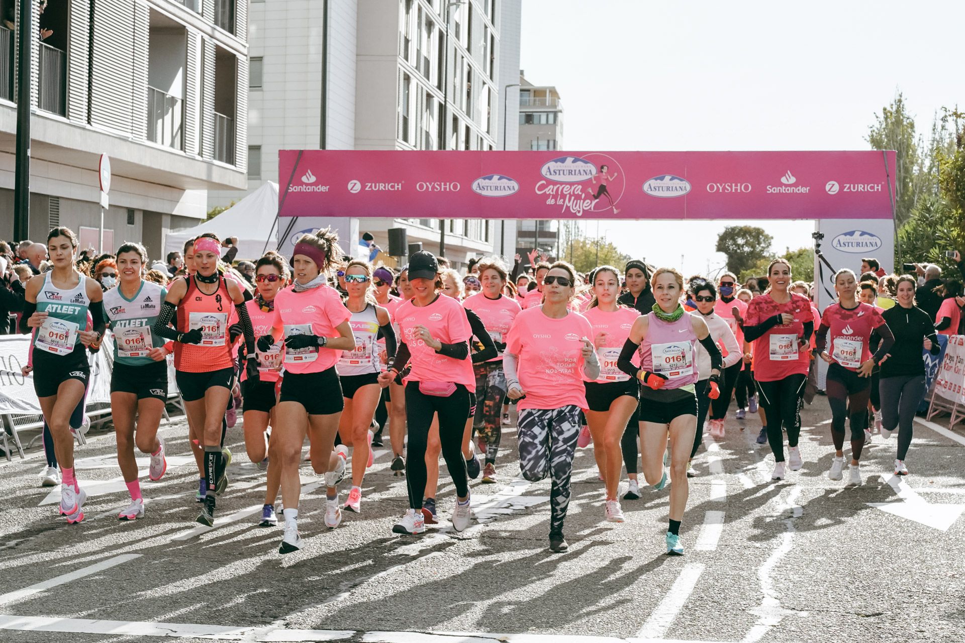 Las mejores fotos de la Carrera de la Mujer Central Lechera Asturiana Zaragoza 2021 (SALIDA)