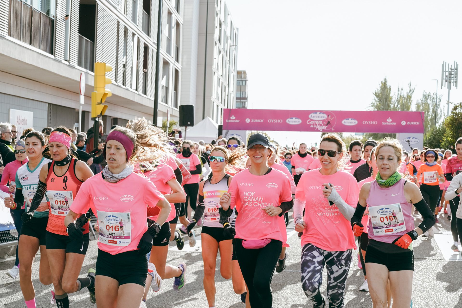 Las mejores fotos de la Carrera de la Mujer Central Lechera Asturiana Zaragoza 2021 (SALIDA)