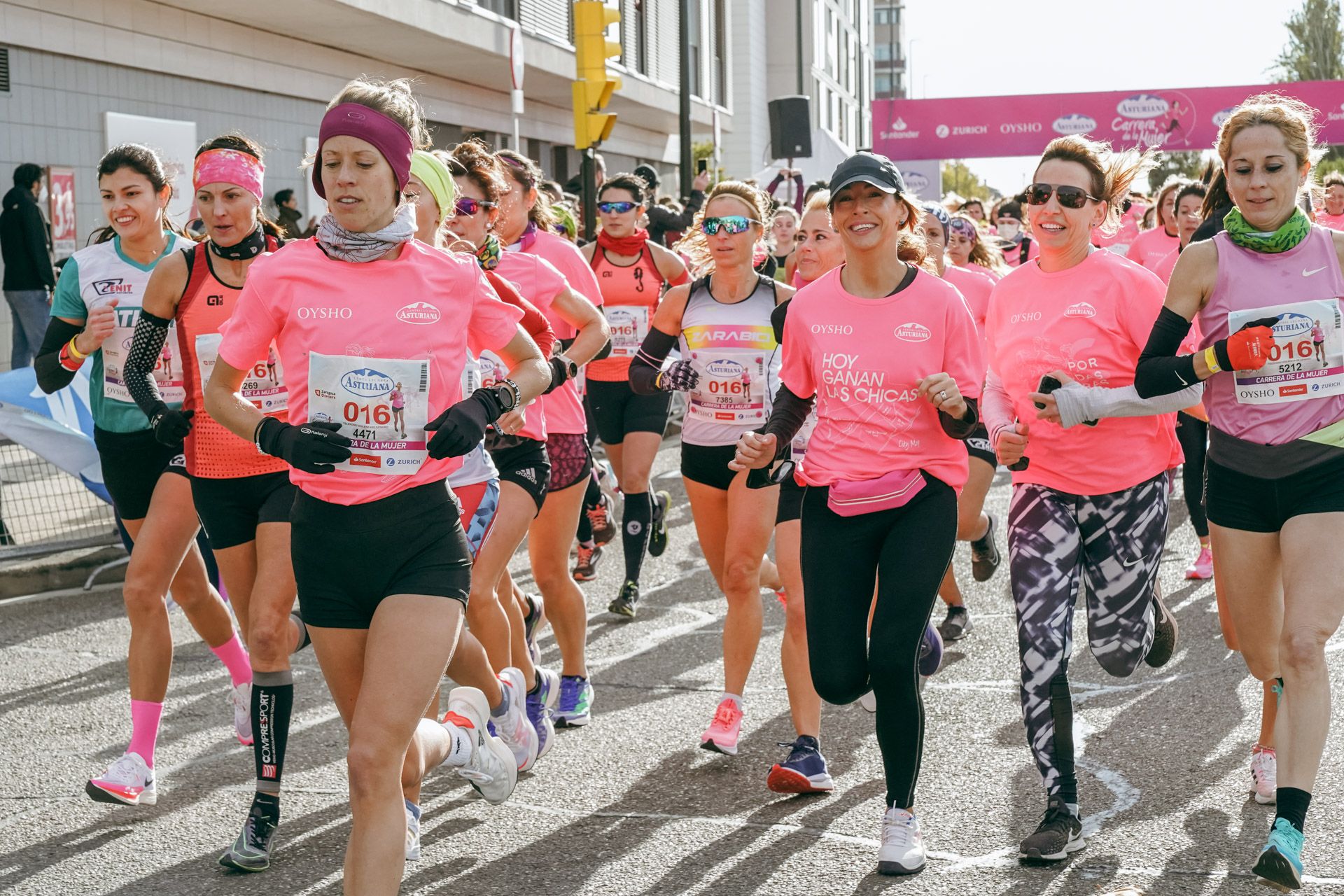 Las mejores fotos de la Carrera de la Mujer Central Lechera Asturiana Zaragoza 2021 (SALIDA)