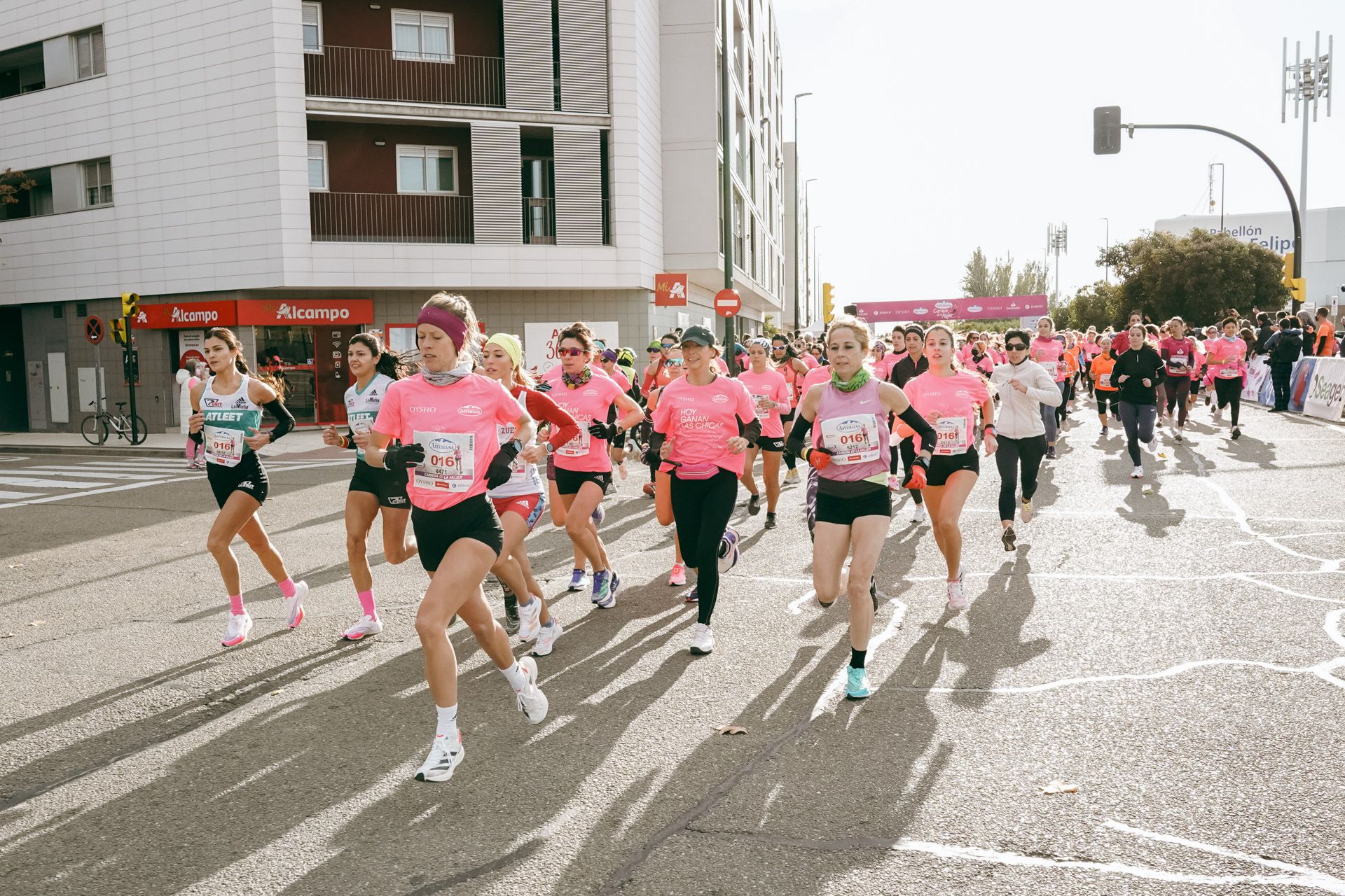 Las mejores fotos de la Carrera de la Mujer Central Lechera Asturiana Zaragoza 2021 (SALIDA)