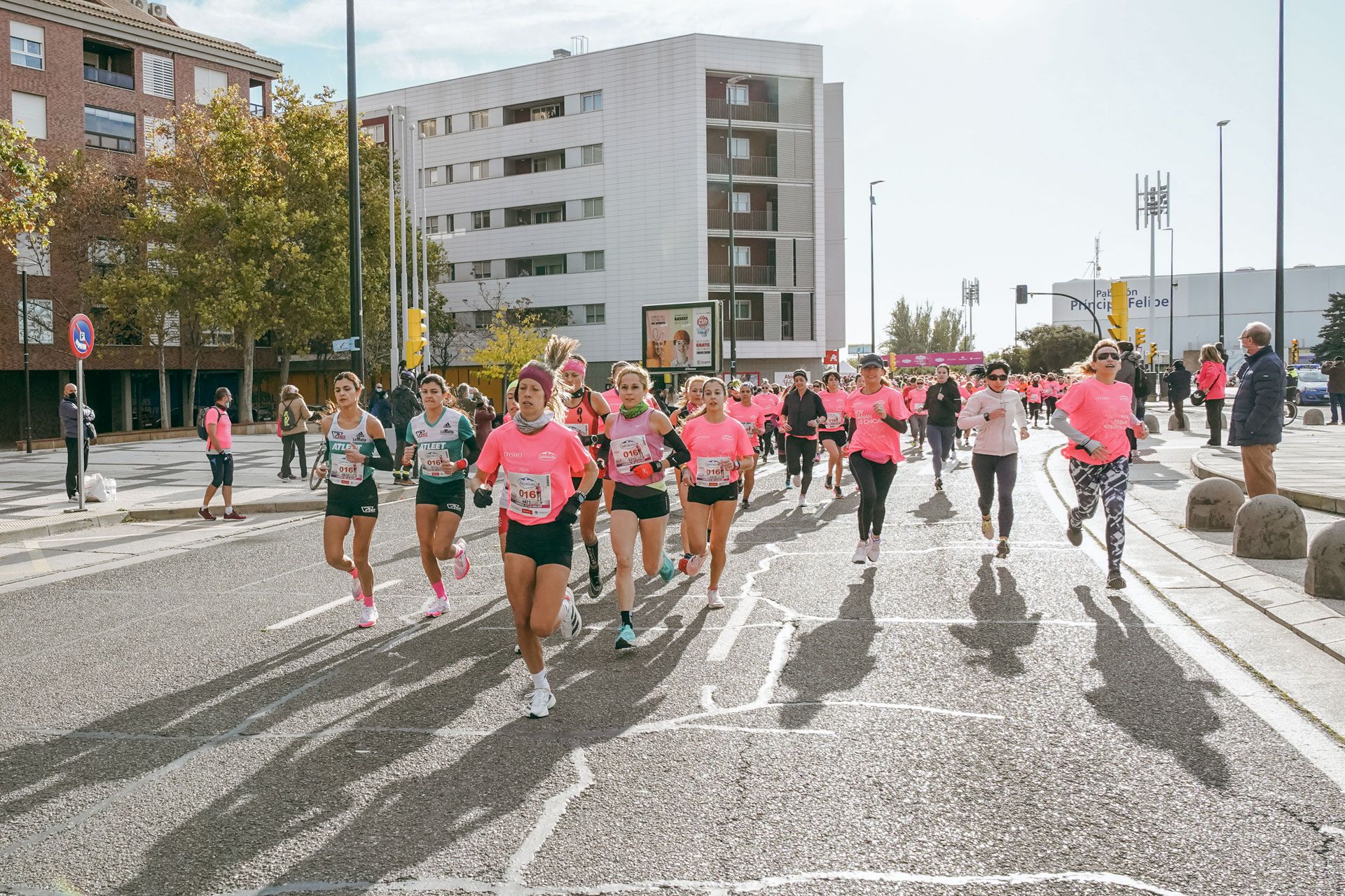 Las mejores fotos de la Carrera de la Mujer Central Lechera Asturiana Zaragoza 2021 (SALIDA)