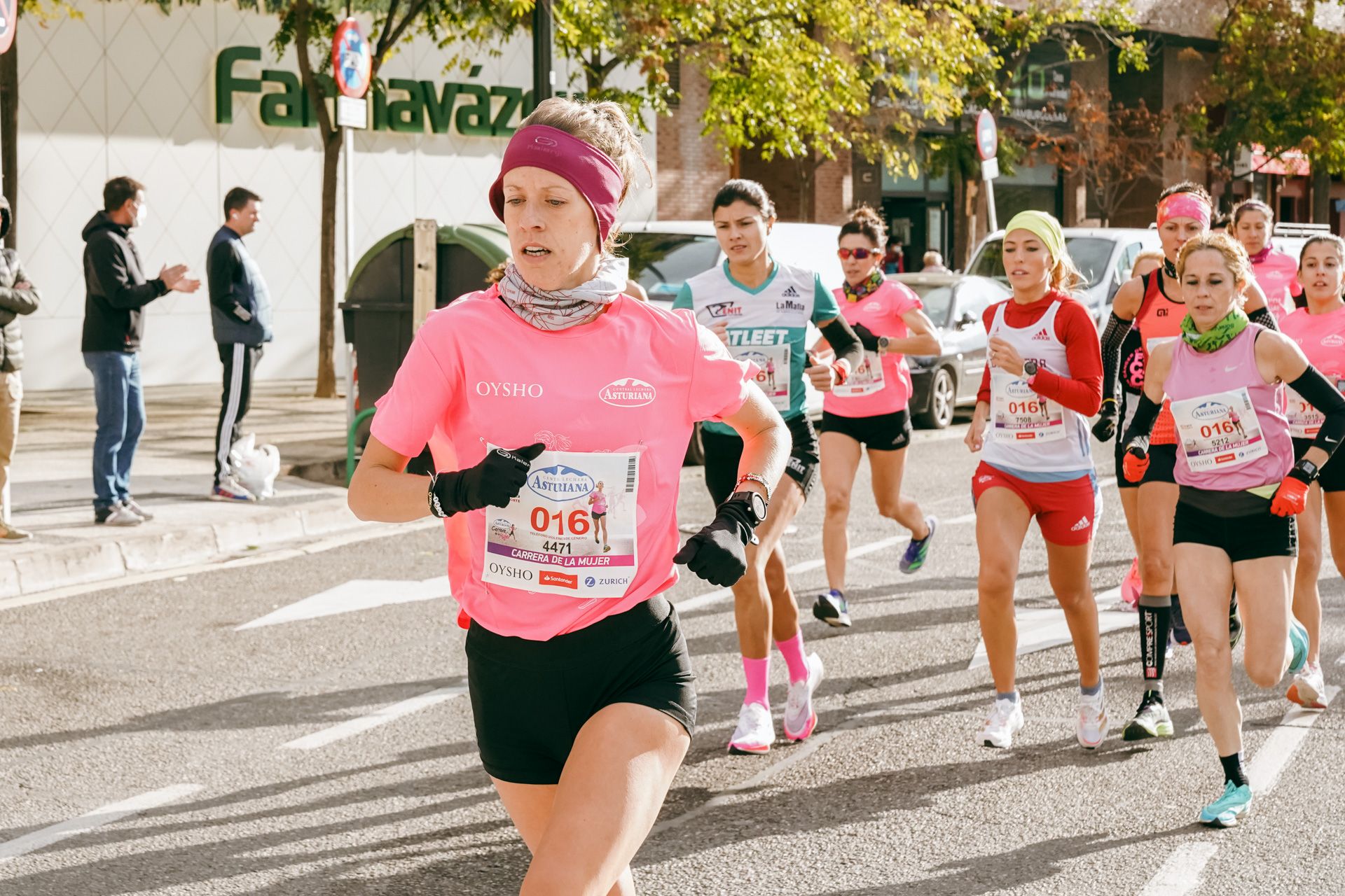 Las mejores fotos de la Carrera de la Mujer Central Lechera Asturiana Zaragoza 2021 (SALIDA)