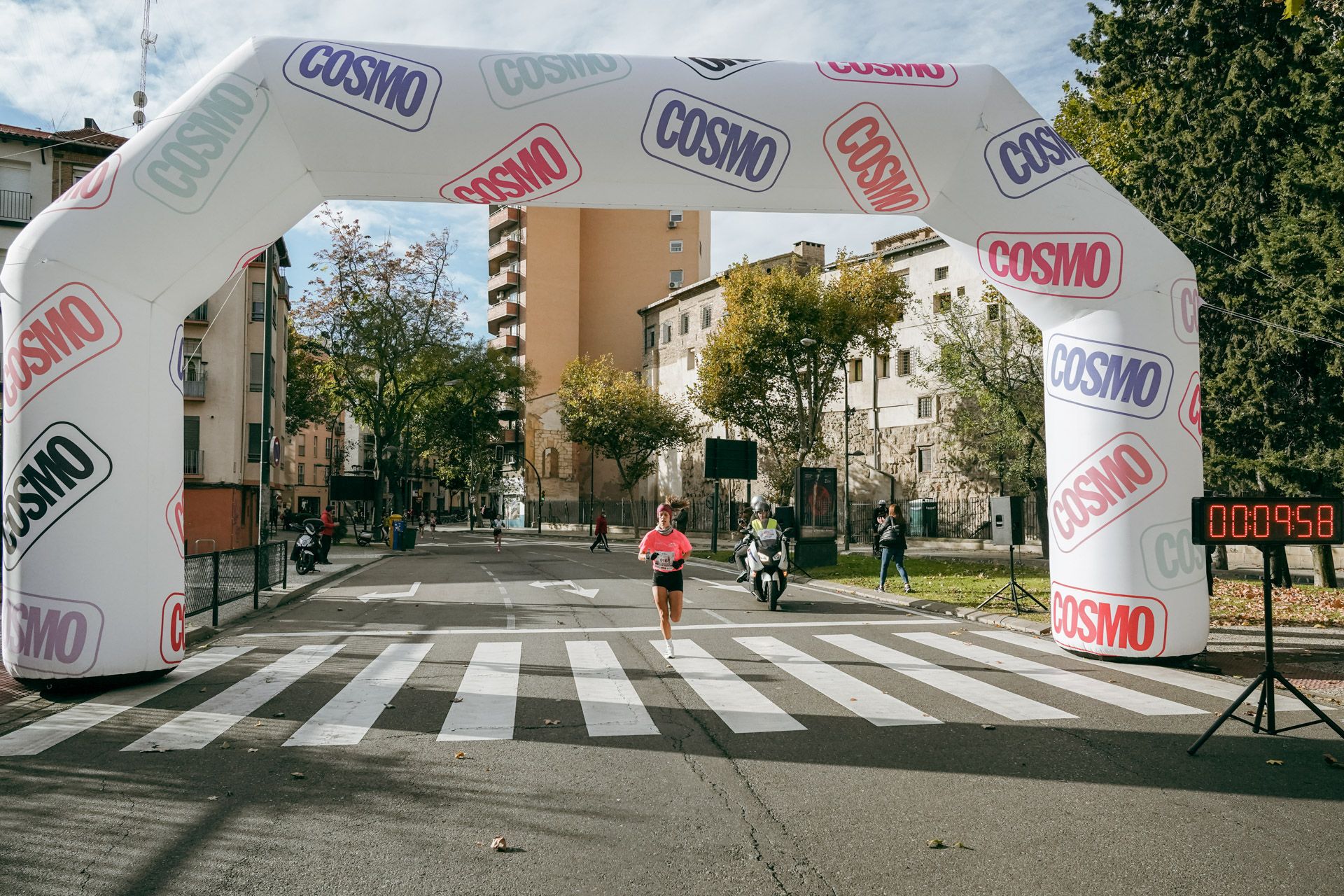 Las mejores fotos de la Carrera de la Mujer Central Lechera Asturiana Zaragoza 2021 (CARRERA)