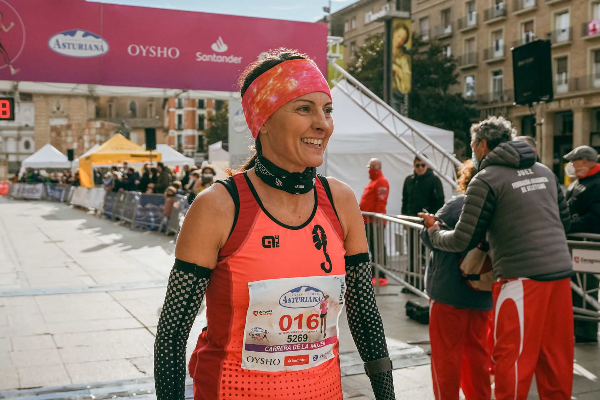 Las mejores fotos de la Carrera de la Mujer Central Lechera Asturiana Zaragoza 2021 (LLEGADAS A META)