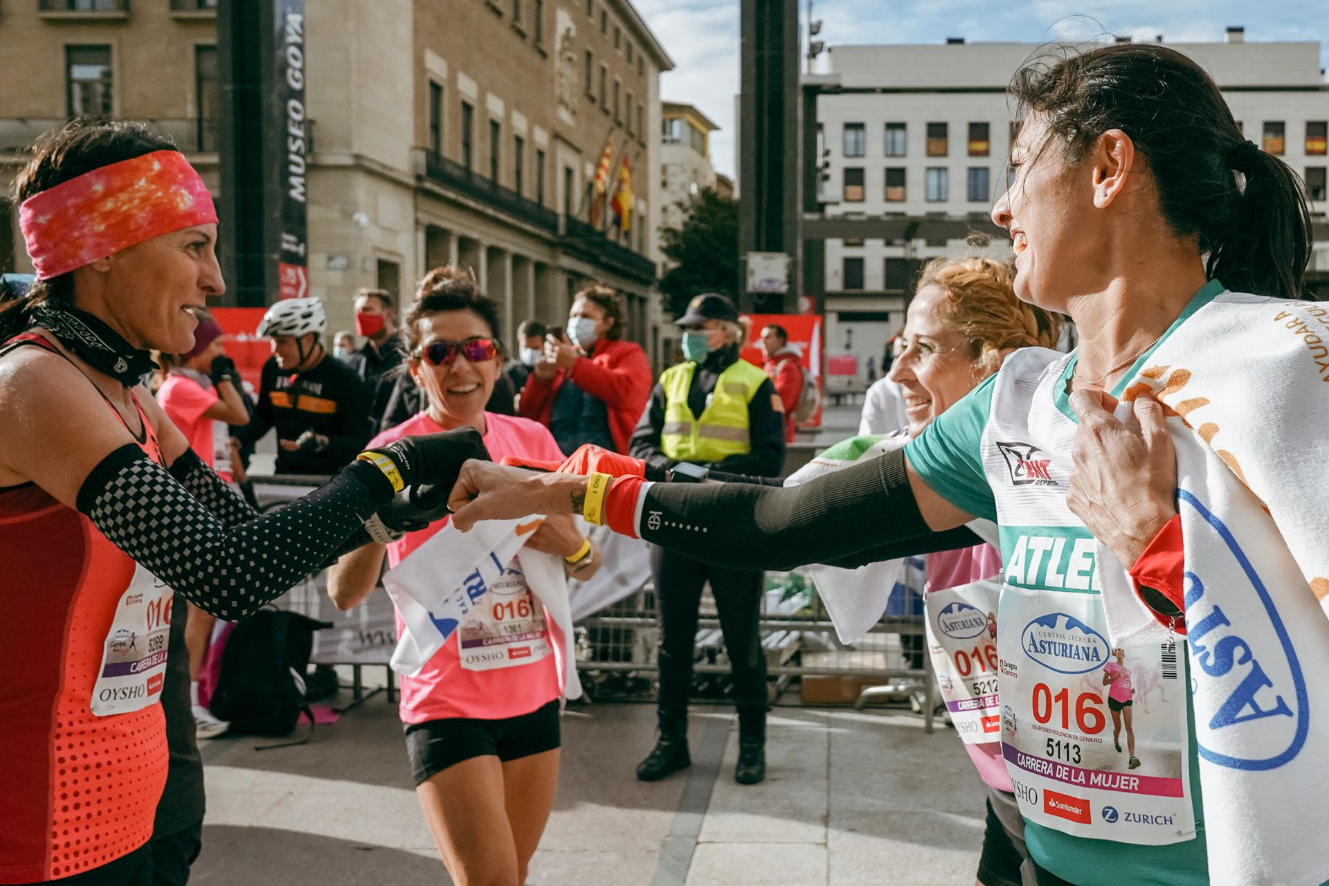 Las mejores fotos de la Carrera de la Mujer Central Lechera Asturiana Zaragoza 2021 (LLEGADAS A META)