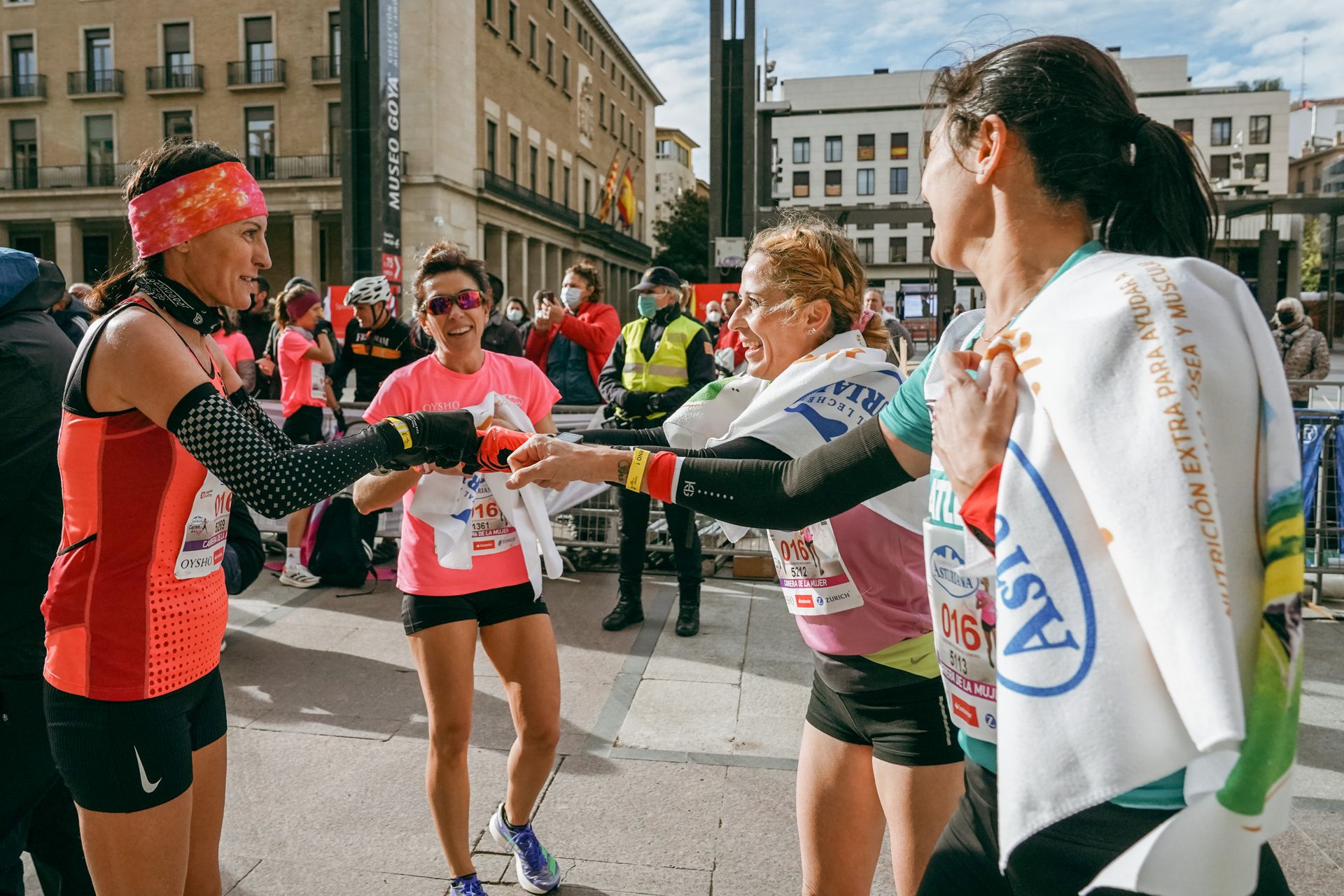 Las mejores fotos de la Carrera de la Mujer Central Lechera Asturiana Zaragoza 2021 (LLEGADAS A META)