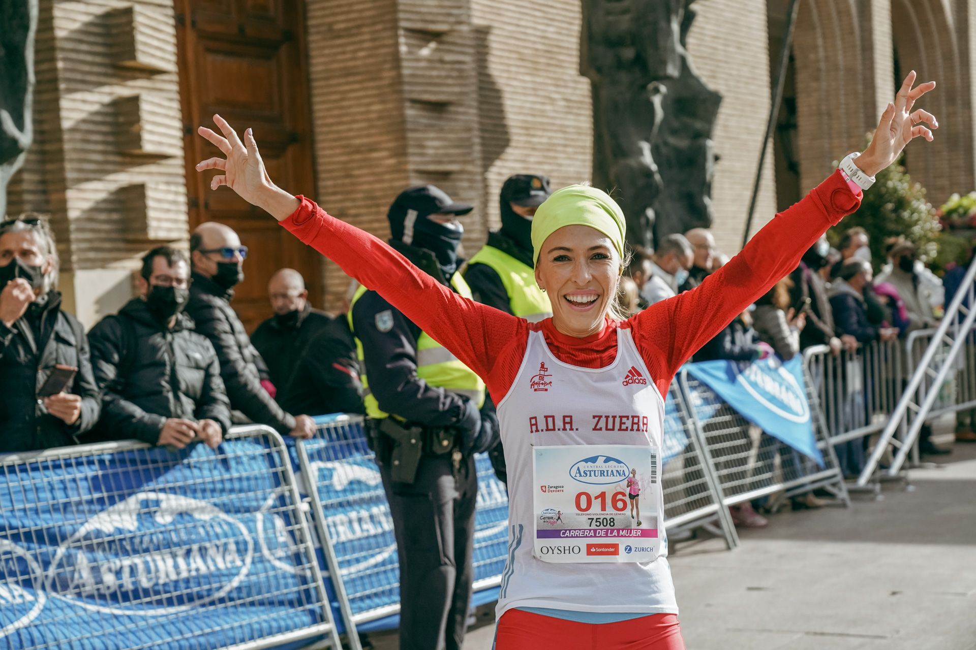 Las mejores fotos de la Carrera de la Mujer Central Lechera Asturiana Zaragoza 2021 (LLEGADAS A META)