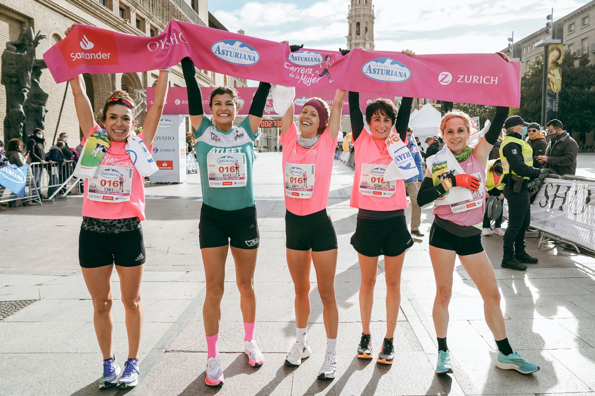 Las mejores fotos de la Carrera de la Mujer Central Lechera Asturiana Zaragoza 2021 (LLEGADAS A META)