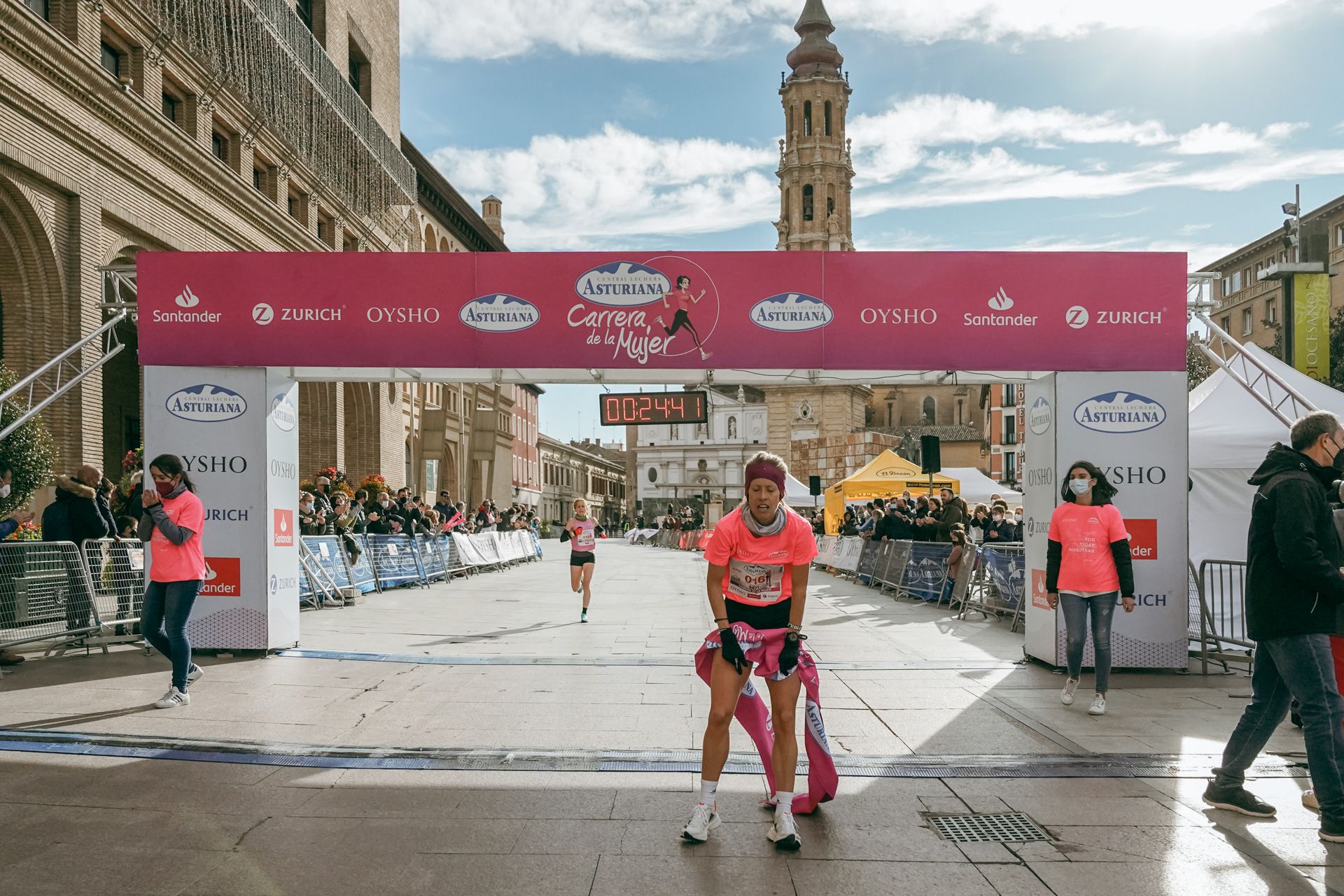 Las mejores fotos de la Carrera de la Mujer Central Lechera Asturiana Zaragoza 2021 (LLEGADAS A META)