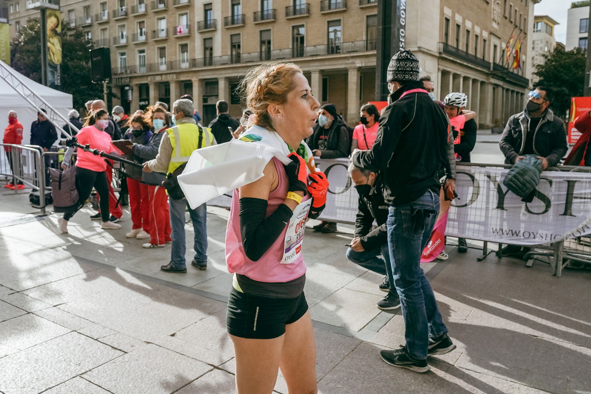 Las mejores fotos de la Carrera de la Mujer Central Lechera Asturiana Zaragoza 2021 (LLEGADAS A META)