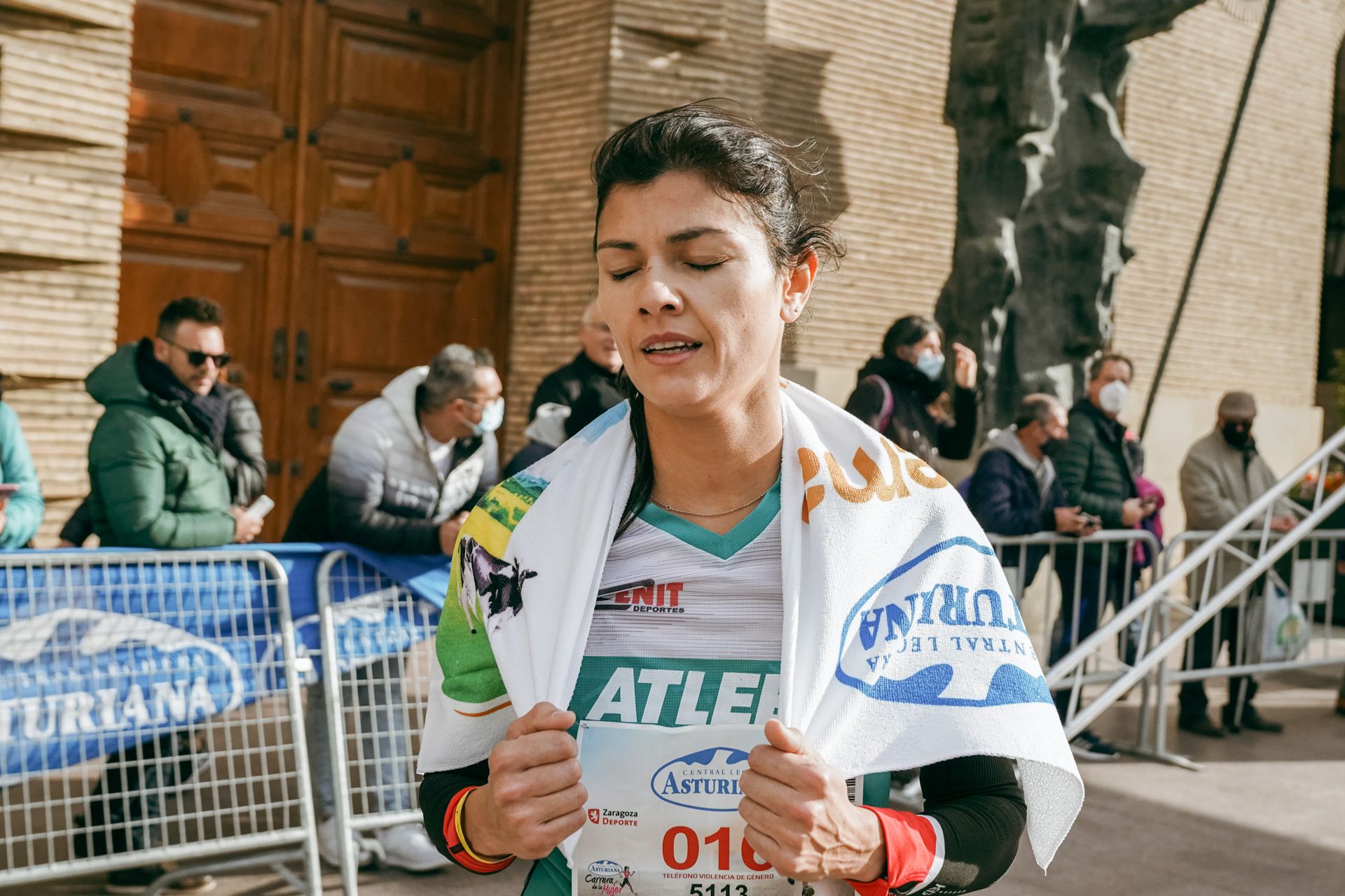Las mejores fotos de la Carrera de la Mujer Central Lechera Asturiana Zaragoza 2021 (LLEGADAS A META)