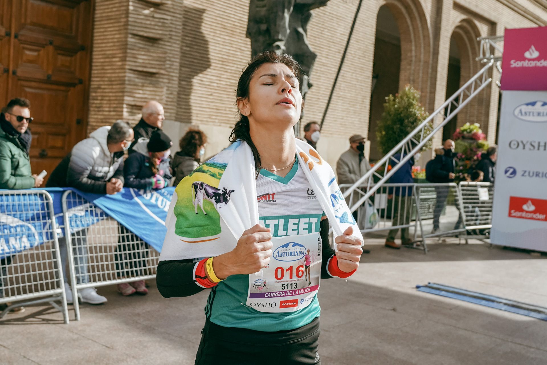 Las mejores fotos de la Carrera de la Mujer Central Lechera Asturiana Zaragoza 2021 (LLEGADAS A META)