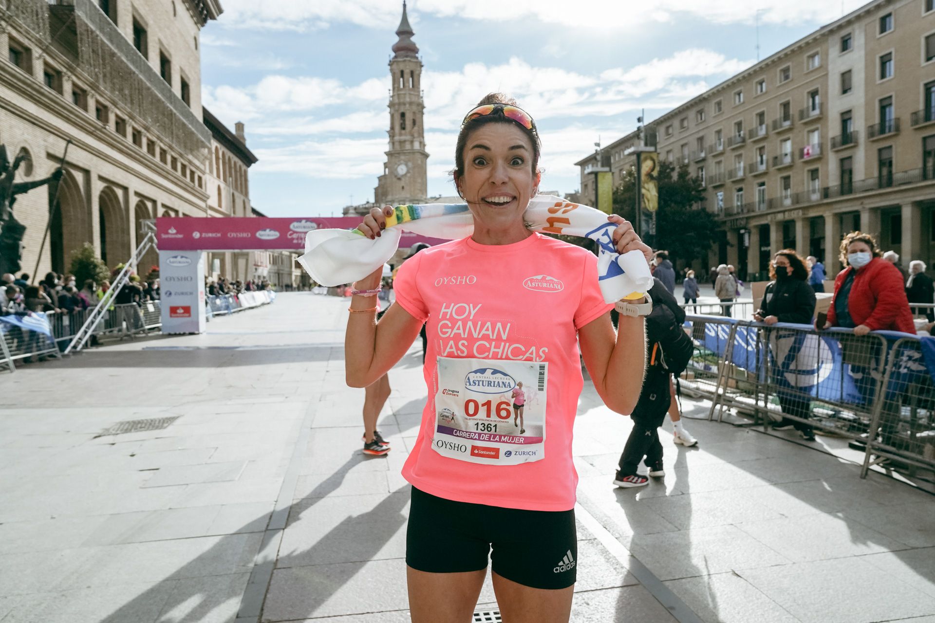 Las mejores fotos de la Carrera de la Mujer Central Lechera Asturiana Zaragoza 2021 (AMBIENTE DE META)