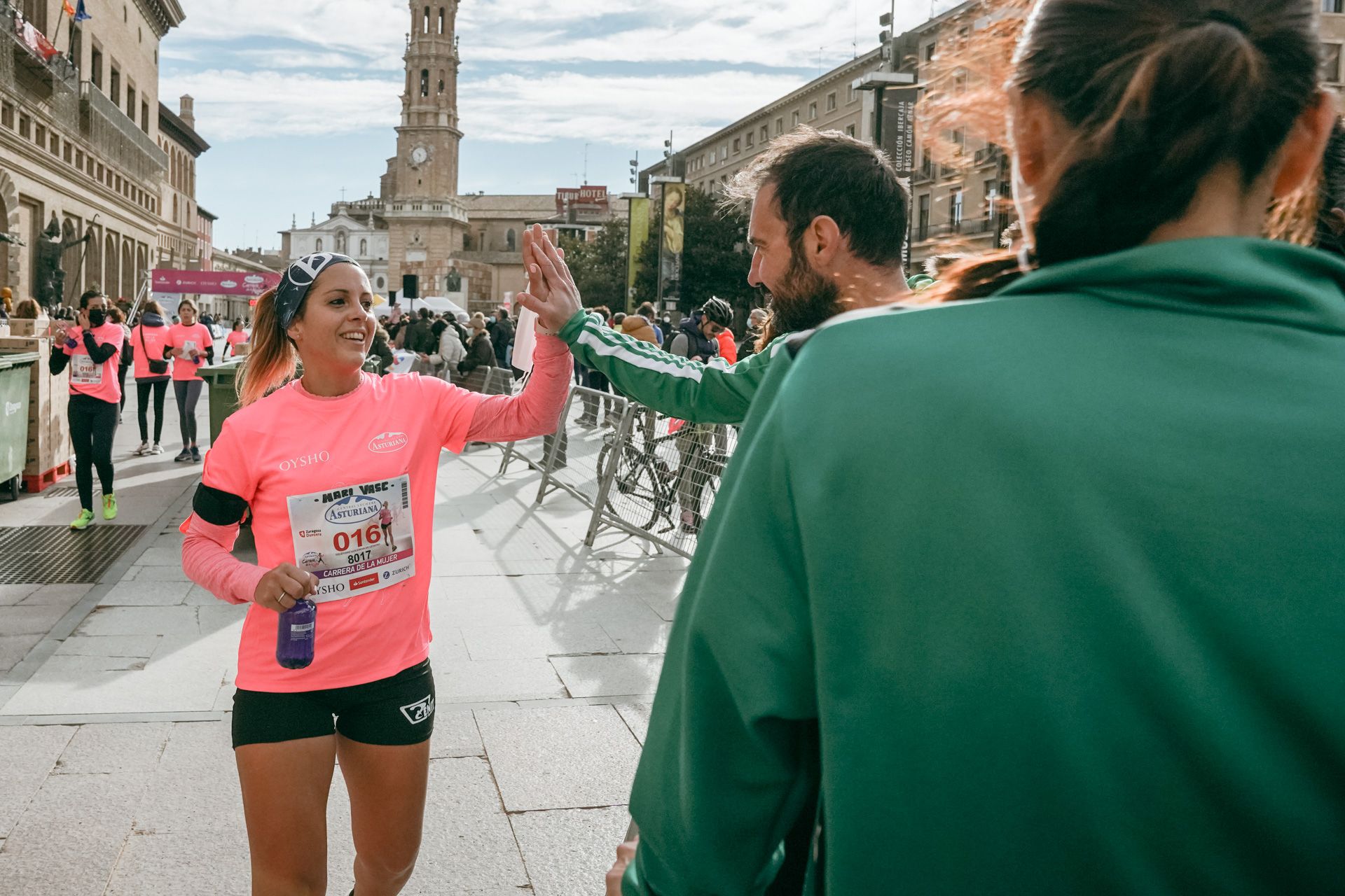 Las mejores fotos de la Carrera de la Mujer Central Lechera Asturiana Zaragoza 2021 (AMBIENTE DE META)