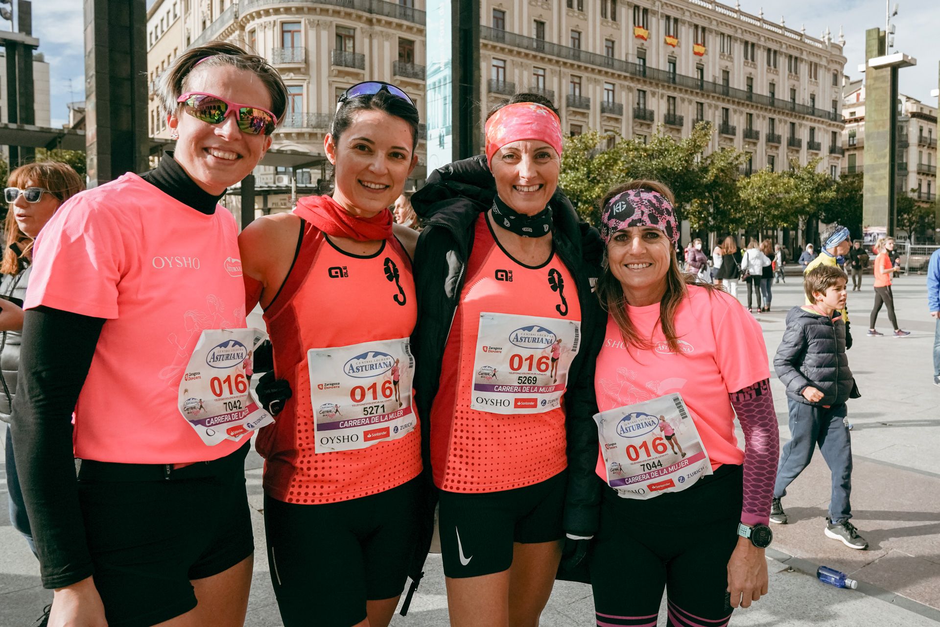 Las mejores fotos de la Carrera de la Mujer Central Lechera Asturiana Zaragoza 2021 (AMBIENTE DE META)