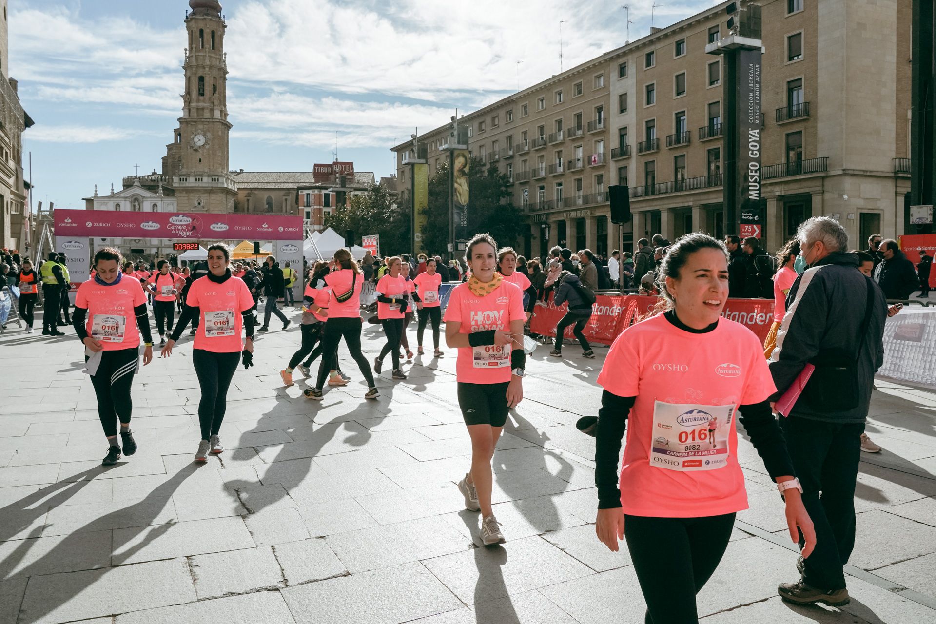 Las mejores fotos de la Carrera de la Mujer Central Lechera Asturiana Zaragoza 2021 (AMBIENTE DE META)