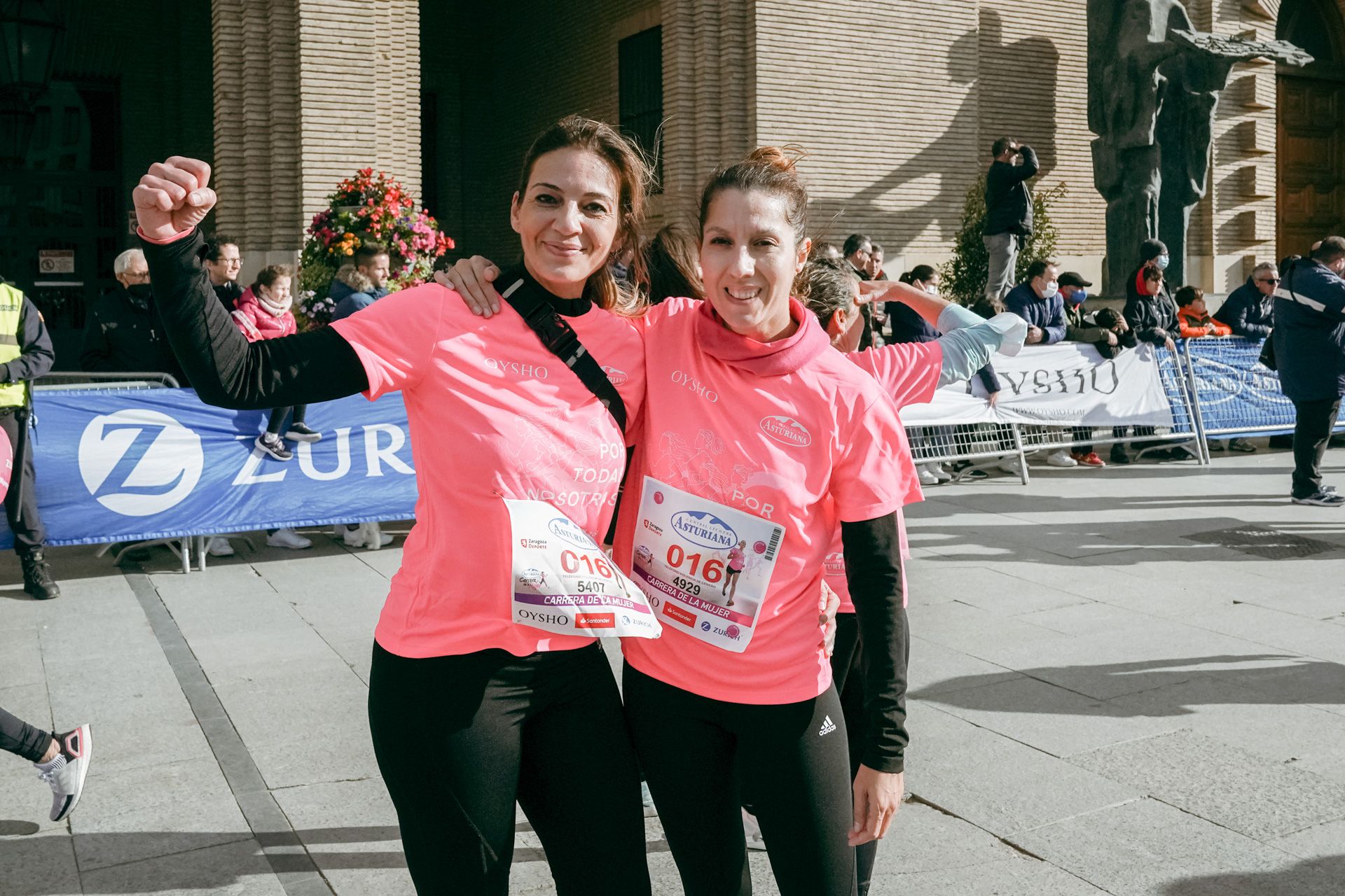 Las mejores fotos de la Carrera de la Mujer Central Lechera Asturiana Zaragoza 2021 (AMBIENTE DE META)