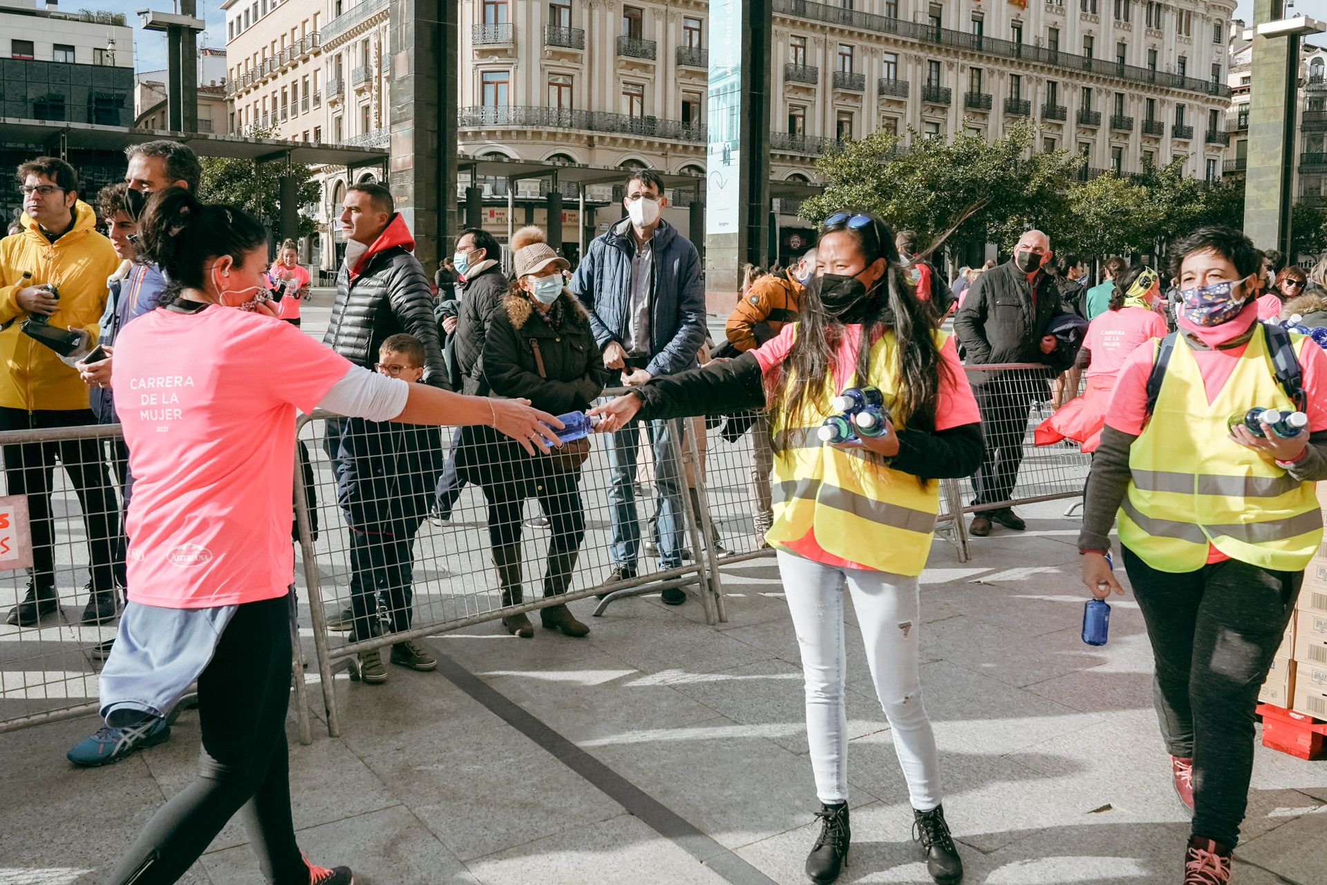 Las mejores fotos de la Carrera de la Mujer Central Lechera Asturiana Zaragoza 2021 (AMBIENTE DE META)