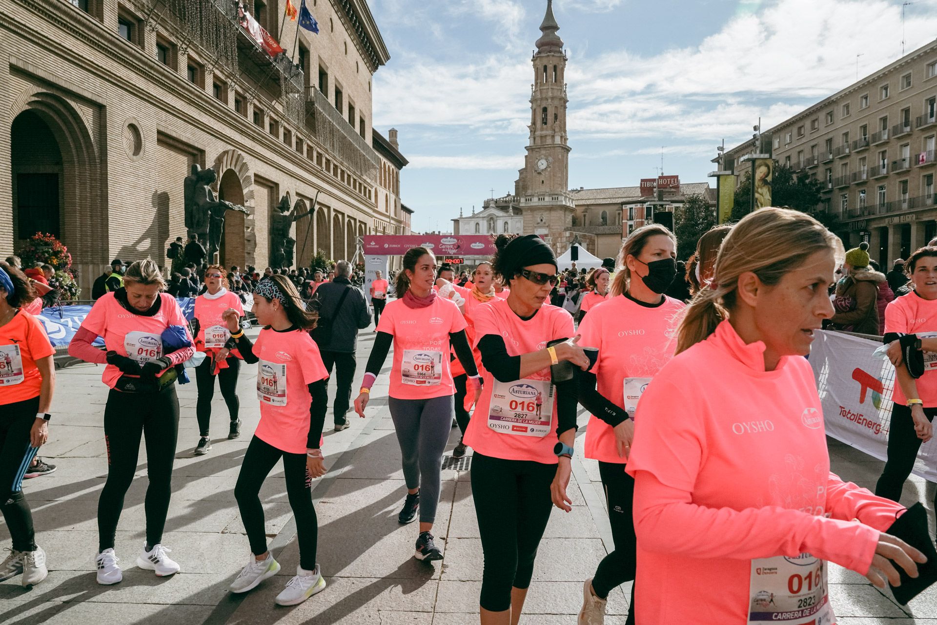 Las mejores fotos de la Carrera de la Mujer Central Lechera Asturiana Zaragoza 2021 (AMBIENTE DE META)
