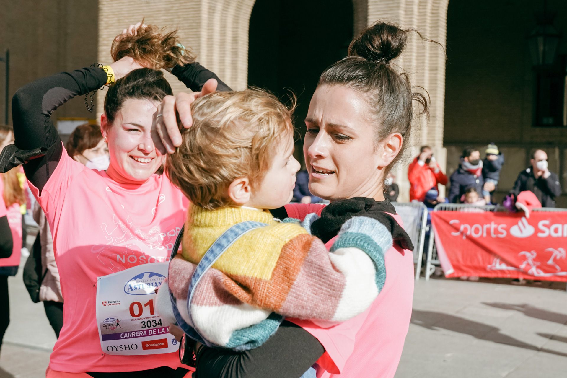 Las mejores fotos de la Carrera de la Mujer Central Lechera Asturiana Zaragoza 2021 (AMBIENTE DE META)