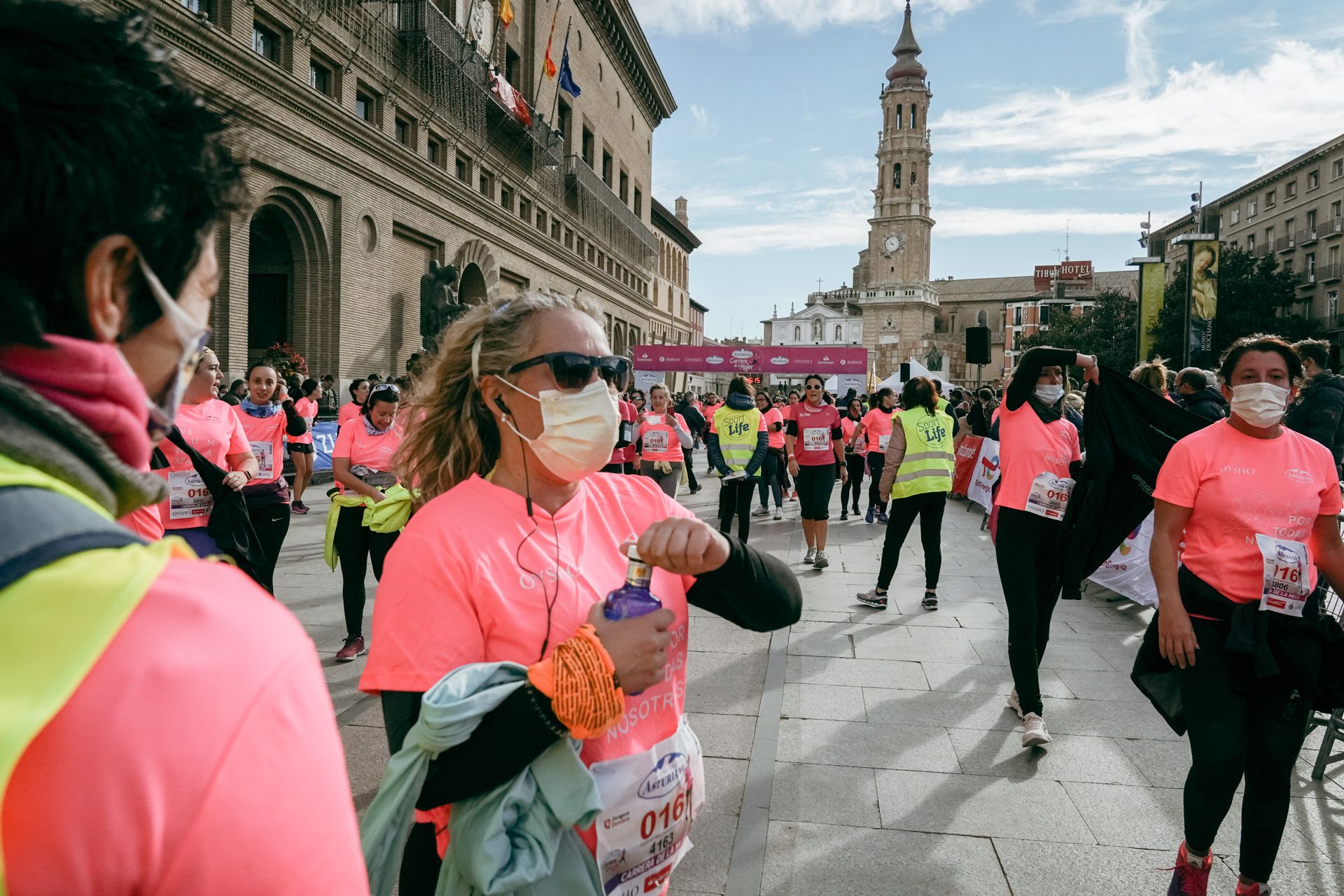 Las mejores fotos de la Carrera de la Mujer Central Lechera Asturiana Zaragoza 2021 (AMBIENTE DE META)