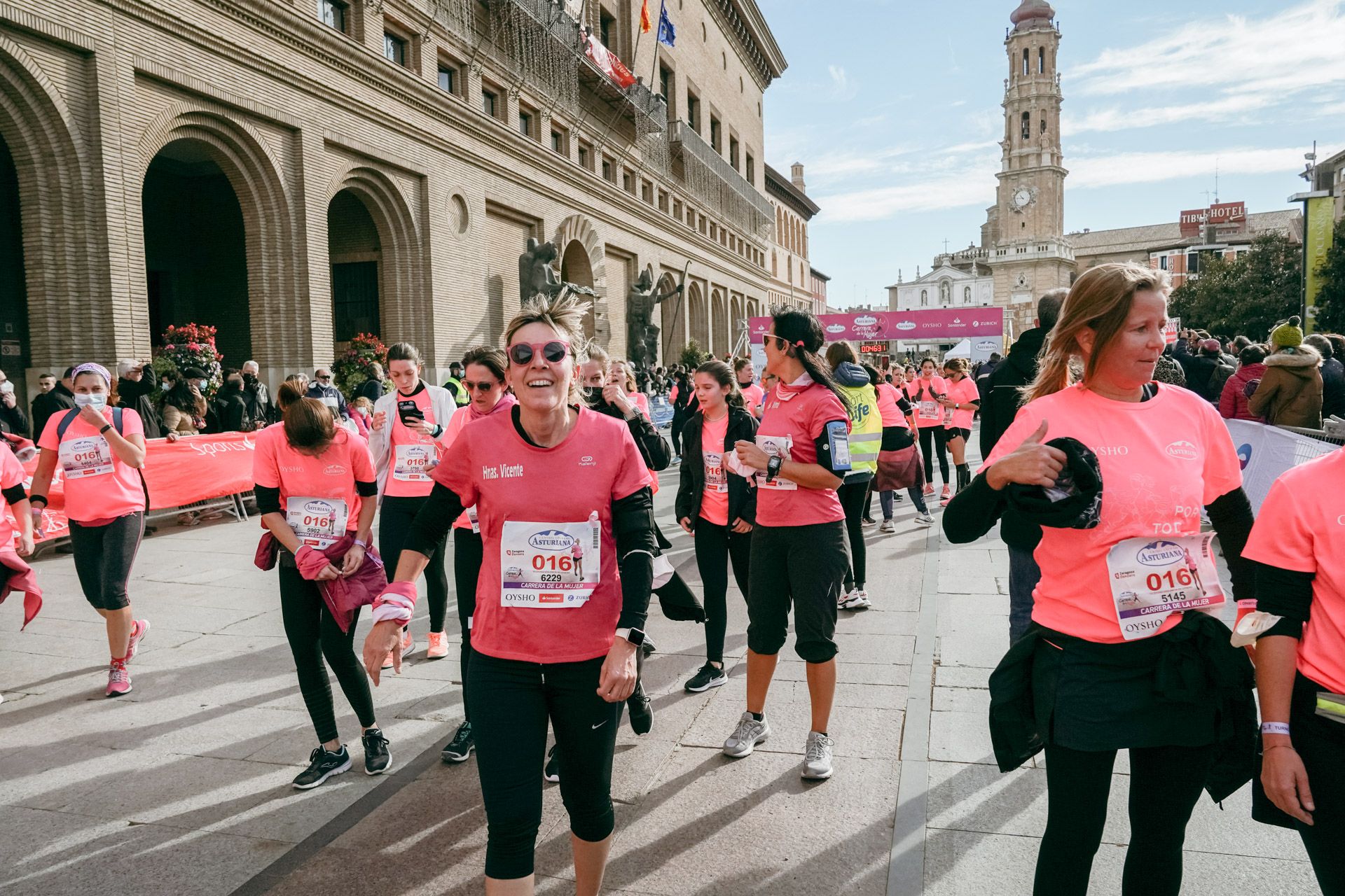 Las mejores fotos de la Carrera de la Mujer Central Lechera Asturiana Zaragoza 2021 (AMBIENTE DE META)