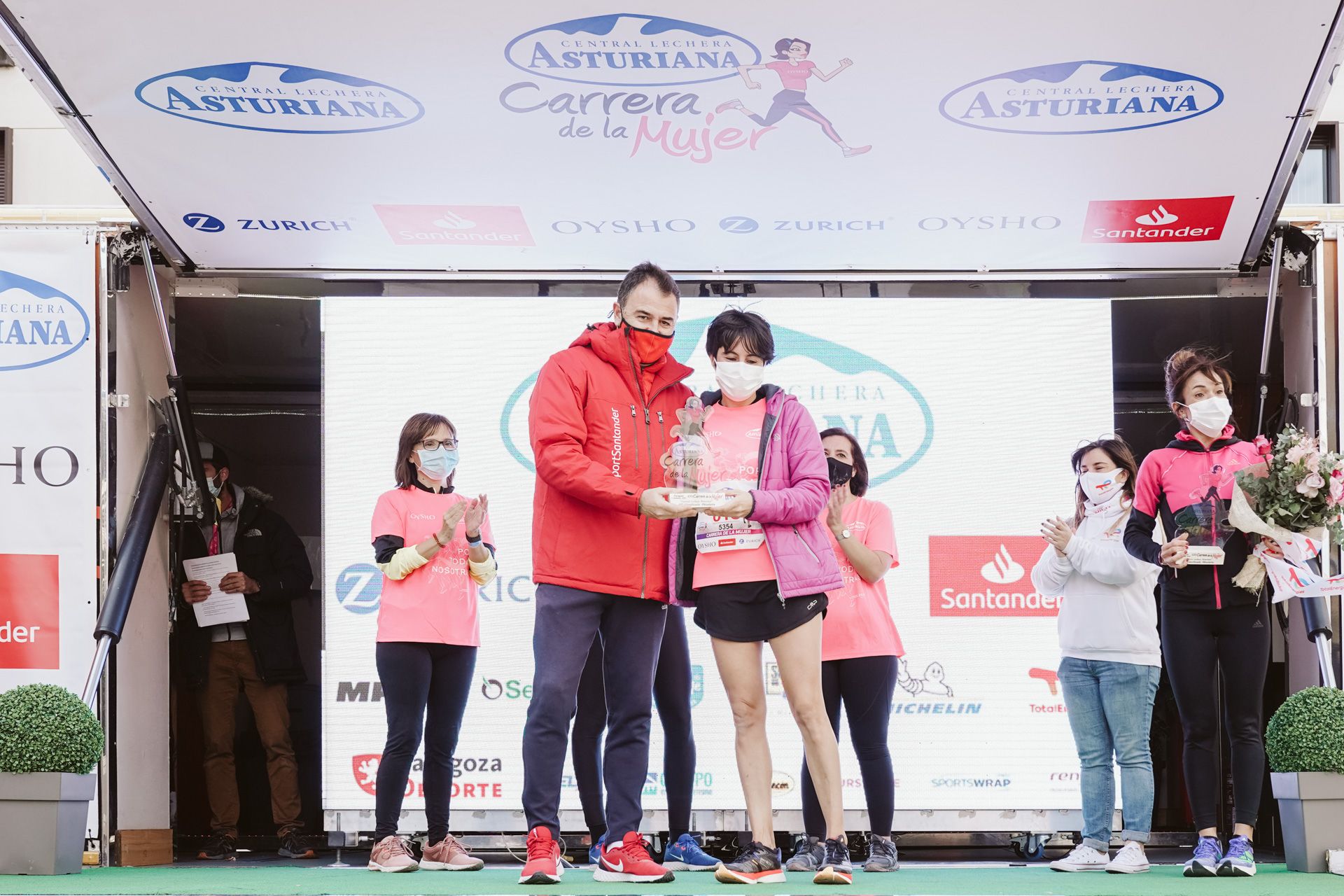 Las mejores fotos de la Carrera de la Mujer Central Lechera Asturiana Zaragoza 2021 (CEREMONIAS DE PREMIACIÓN)