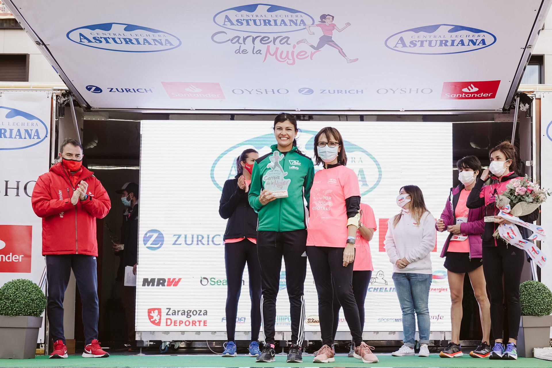 Las mejores fotos de la Carrera de la Mujer Central Lechera Asturiana Zaragoza 2021 (CEREMONIAS DE PREMIACIÓN)