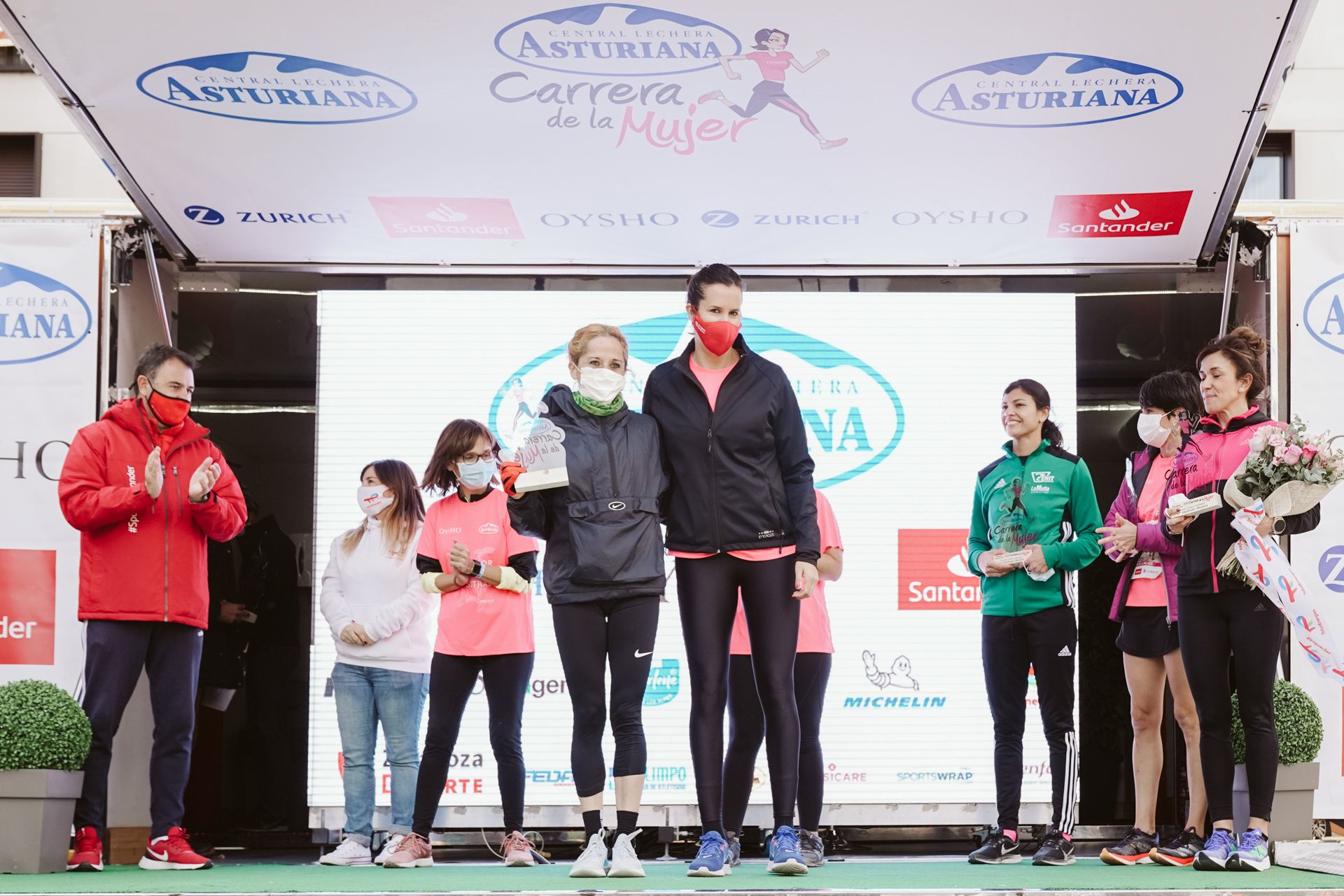 Las mejores fotos de la Carrera de la Mujer Central Lechera Asturiana Zaragoza 2021 (CEREMONIAS DE PREMIACIÓN)