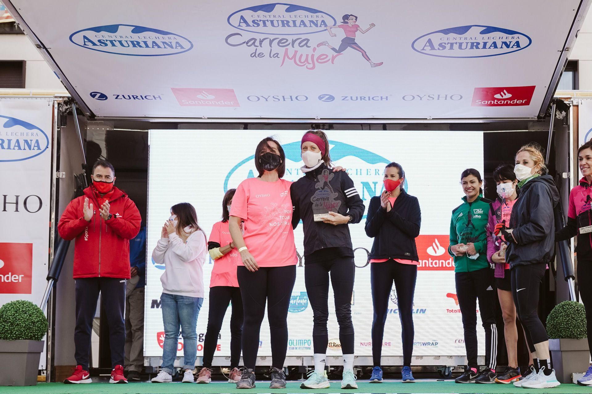Las mejores fotos de la Carrera de la Mujer Central Lechera Asturiana Zaragoza 2021 (CEREMONIAS DE PREMIACIÓN)