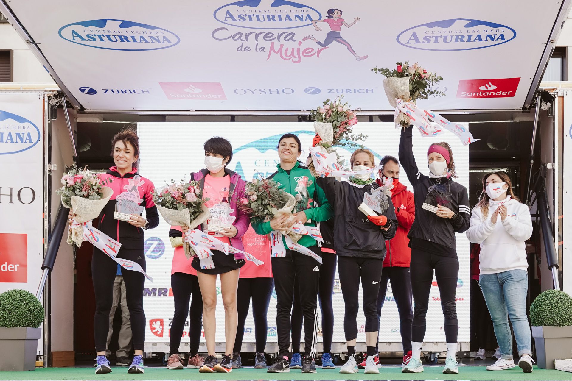 Las mejores fotos de la Carrera de la Mujer Central Lechera Asturiana Zaragoza 2021 (CEREMONIAS DE PREMIACIÓN)