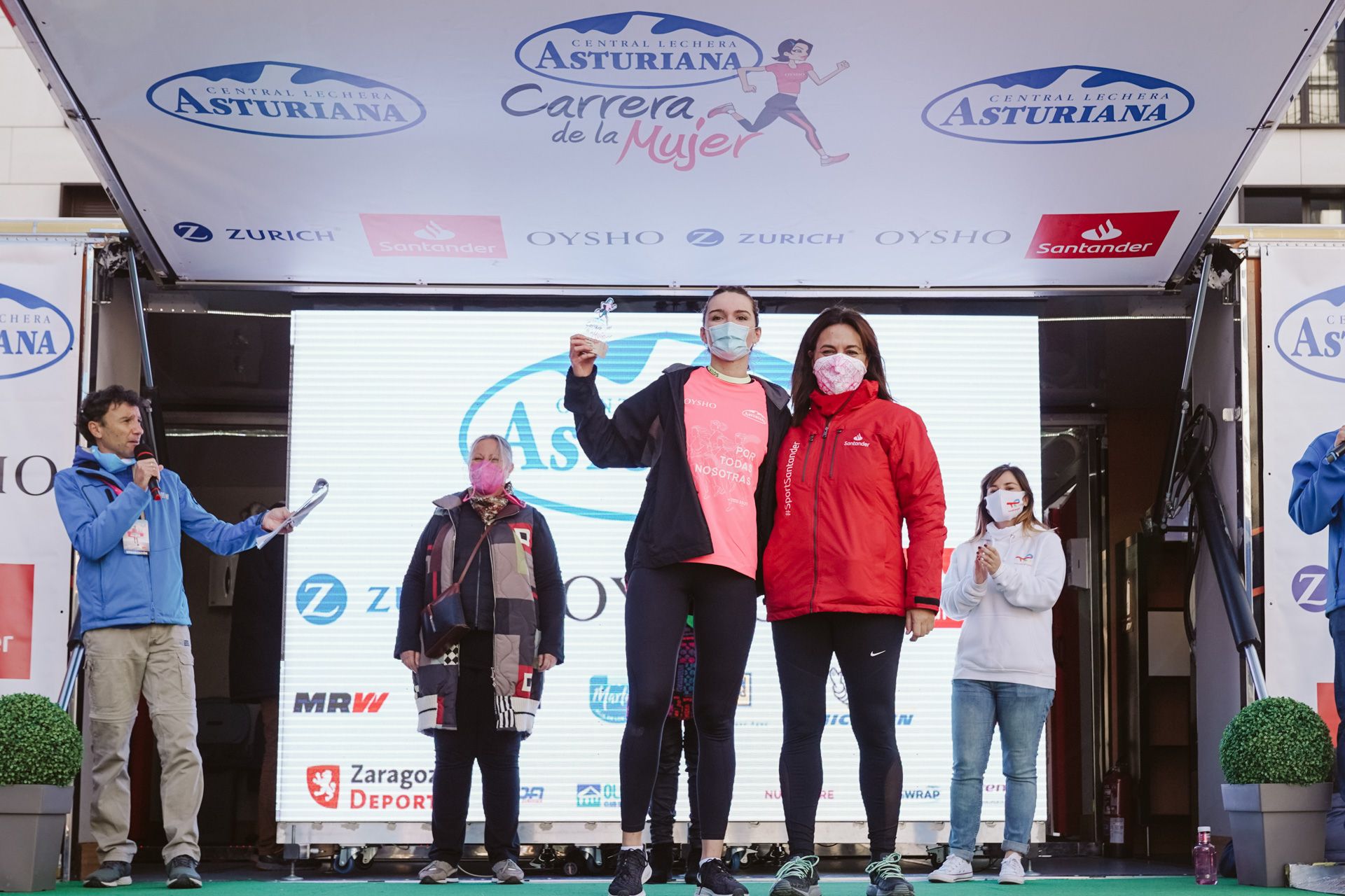 Las mejores fotos de la Carrera de la Mujer Central Lechera Asturiana Zaragoza 2021 (CEREMONIAS DE PREMIACIÓN)