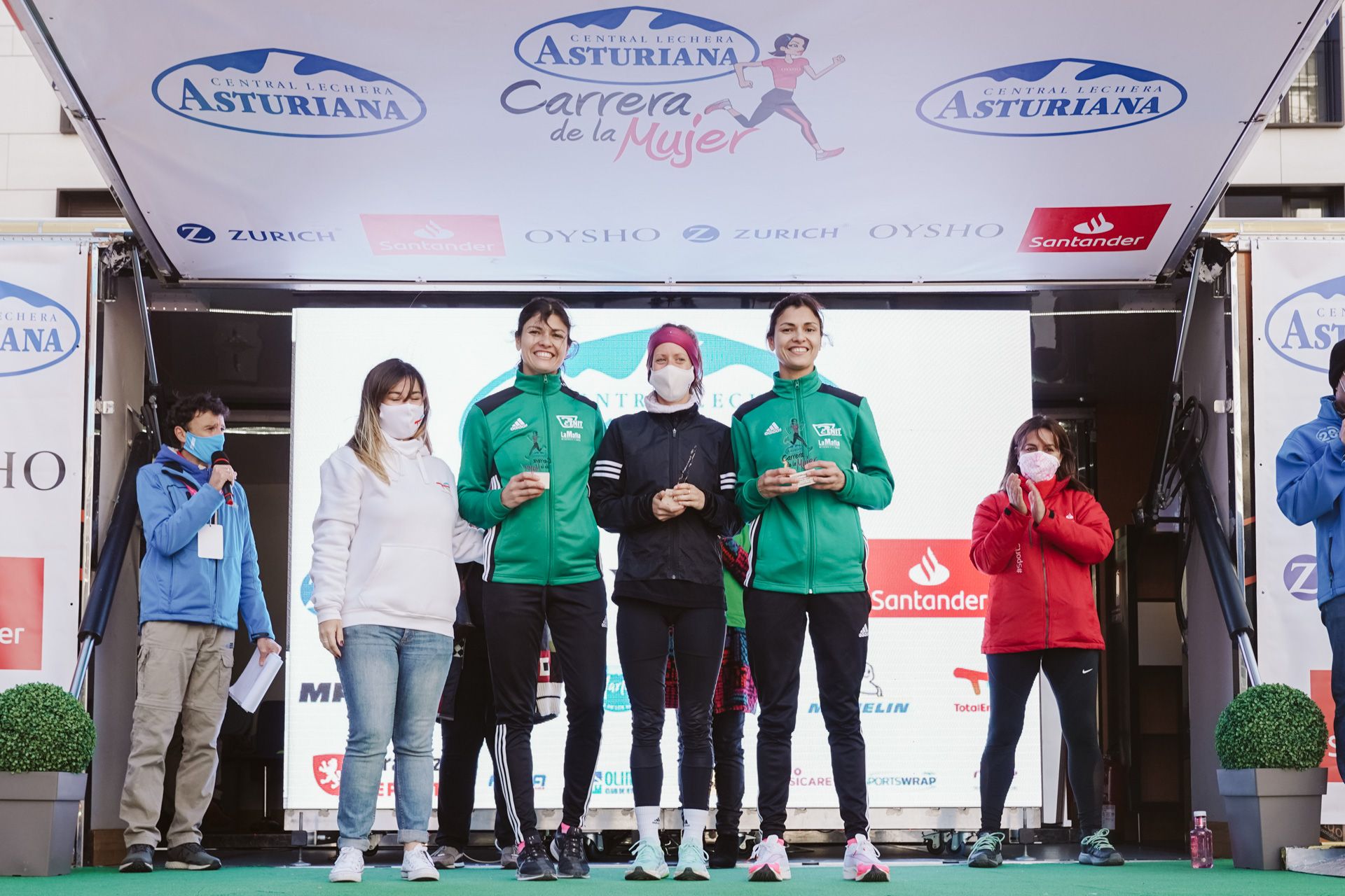 Las mejores fotos de la Carrera de la Mujer Central Lechera Asturiana Zaragoza 2021 (CEREMONIAS DE PREMIACIÓN)