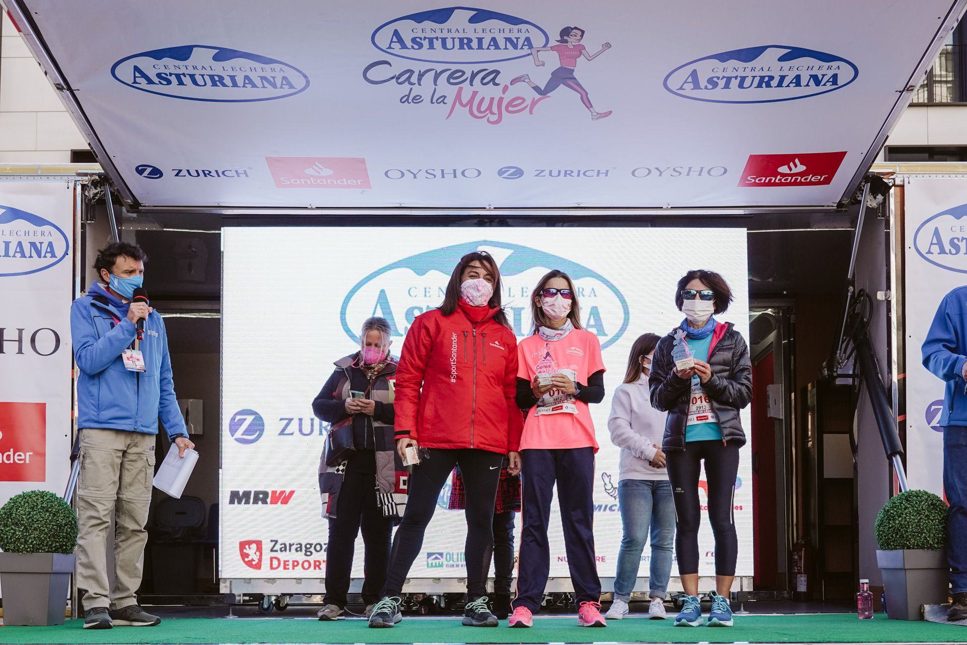 Las mejores fotos de la Carrera de la Mujer Central Lechera Asturiana Zaragoza 2021 (CEREMONIAS DE PREMIACIÓN)