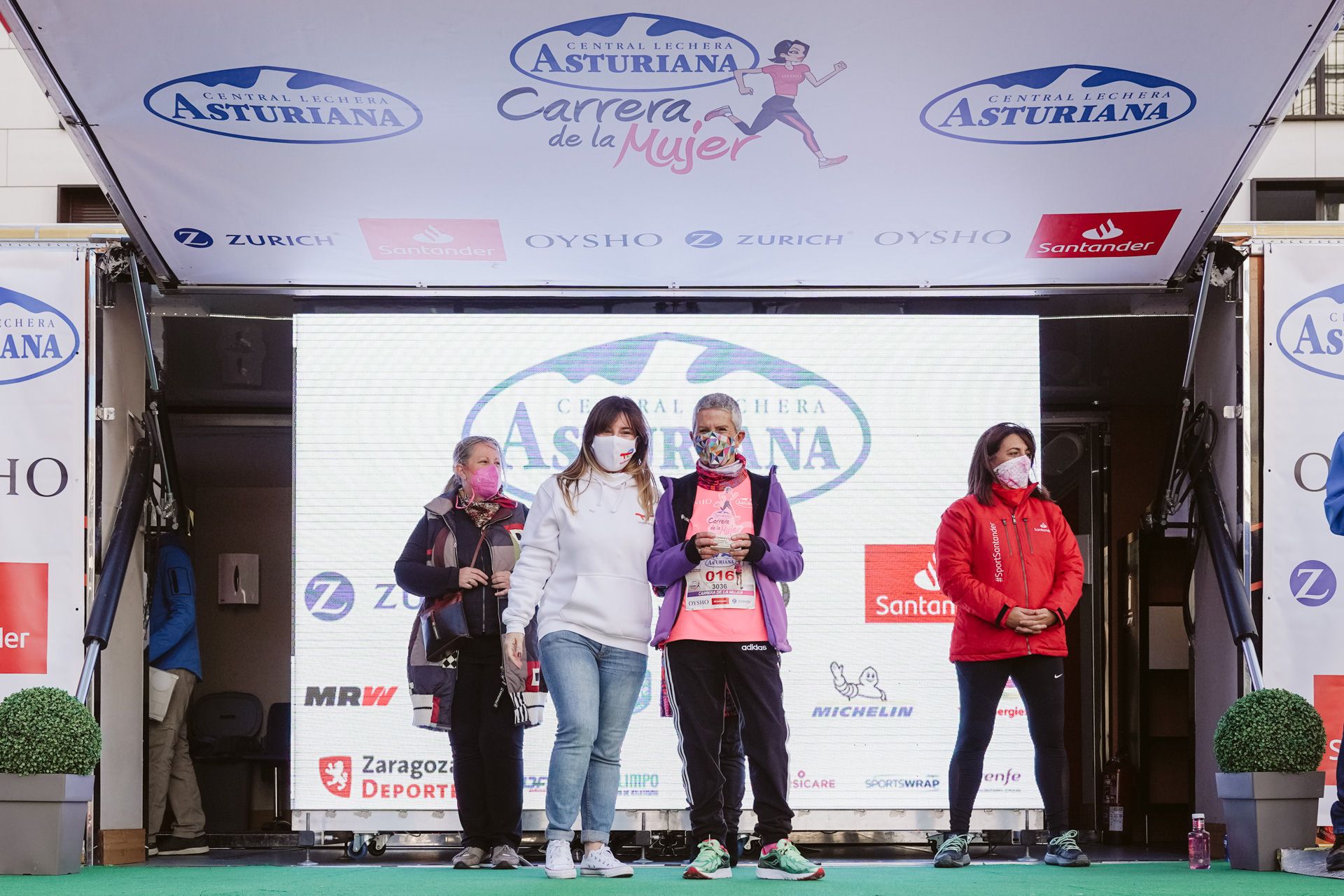 Las mejores fotos de la Carrera de la Mujer Central Lechera Asturiana Zaragoza 2021 (CEREMONIAS DE PREMIACIÓN)