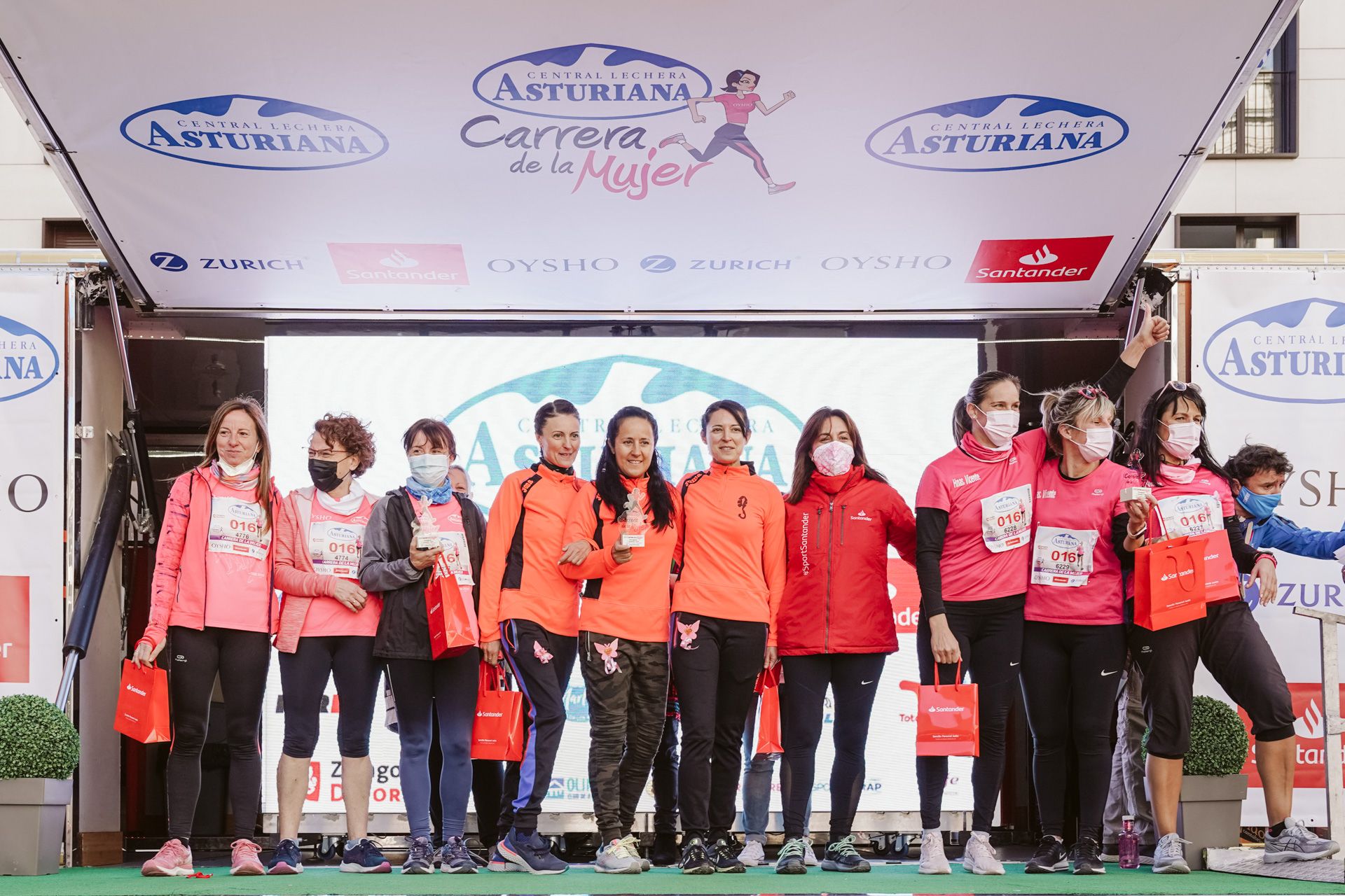 Las mejores fotos de la Carrera de la Mujer Central Lechera Asturiana Zaragoza 2021 (CEREMONIAS DE PREMIACIÓN)