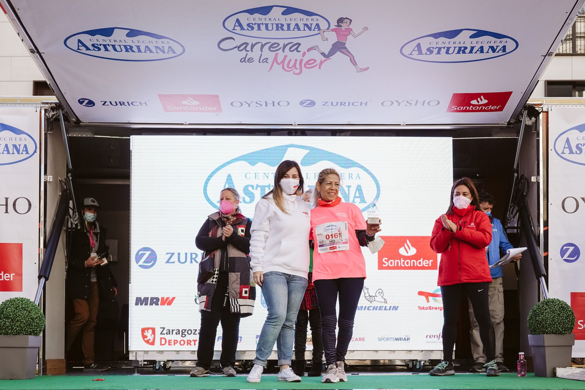 Las mejores fotos de la Carrera de la Mujer Central Lechera Asturiana Zaragoza 2021 (CEREMONIAS DE PREMIACIÓN)