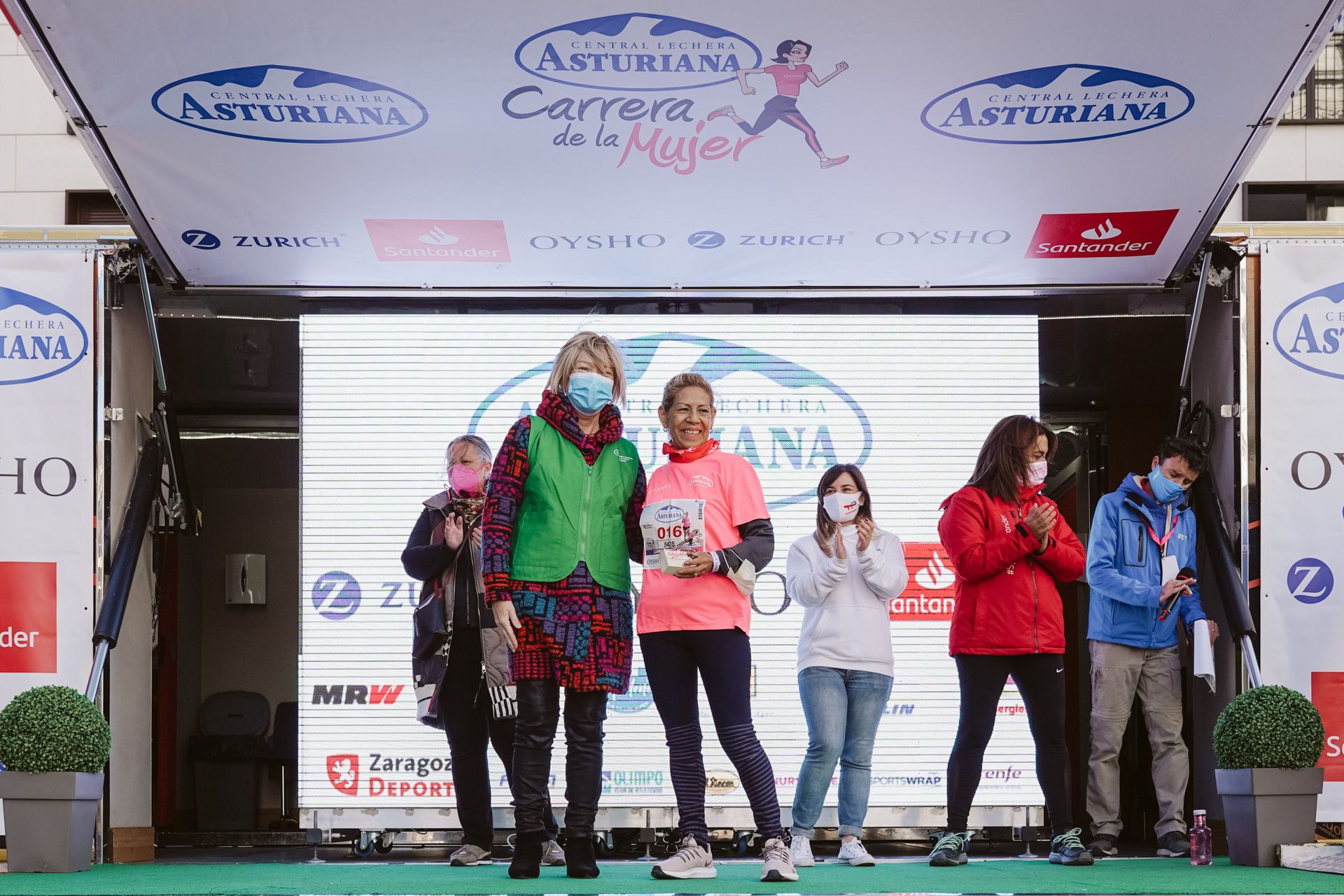 Las mejores fotos de la Carrera de la Mujer Central Lechera Asturiana Zaragoza 2021 (CEREMONIAS DE PREMIACIÓN)