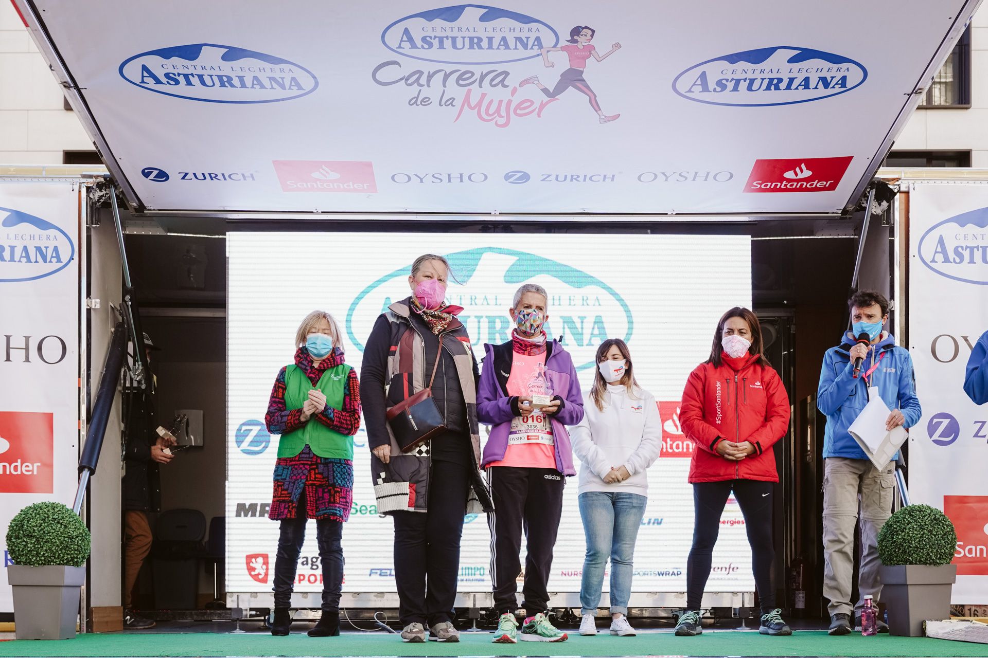 Las mejores fotos de la Carrera de la Mujer Central Lechera Asturiana Zaragoza 2021 (CEREMONIAS DE PREMIACIÓN)