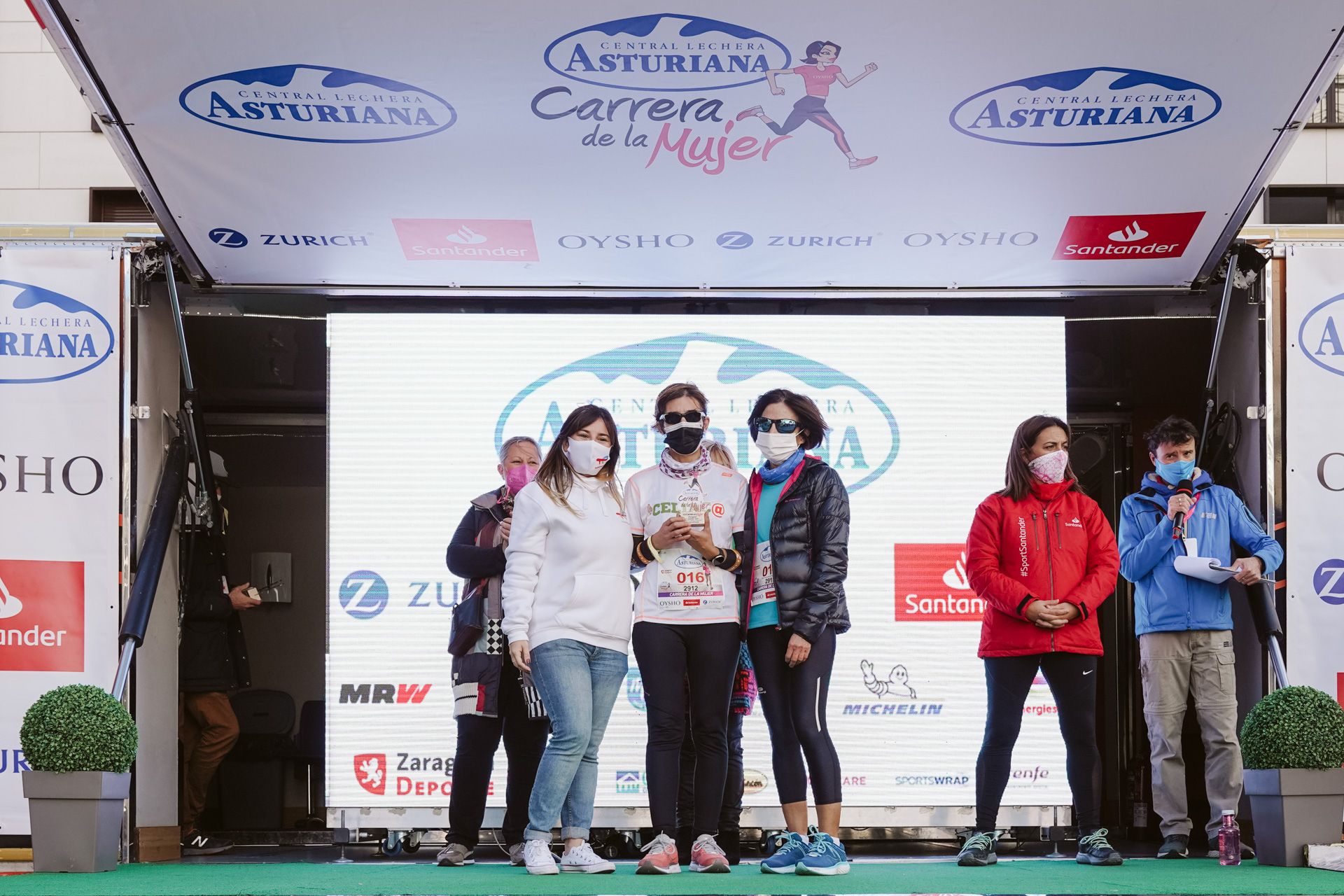 Las mejores fotos de la Carrera de la Mujer Central Lechera Asturiana Zaragoza 2021 (CEREMONIAS DE PREMIACIÓN)