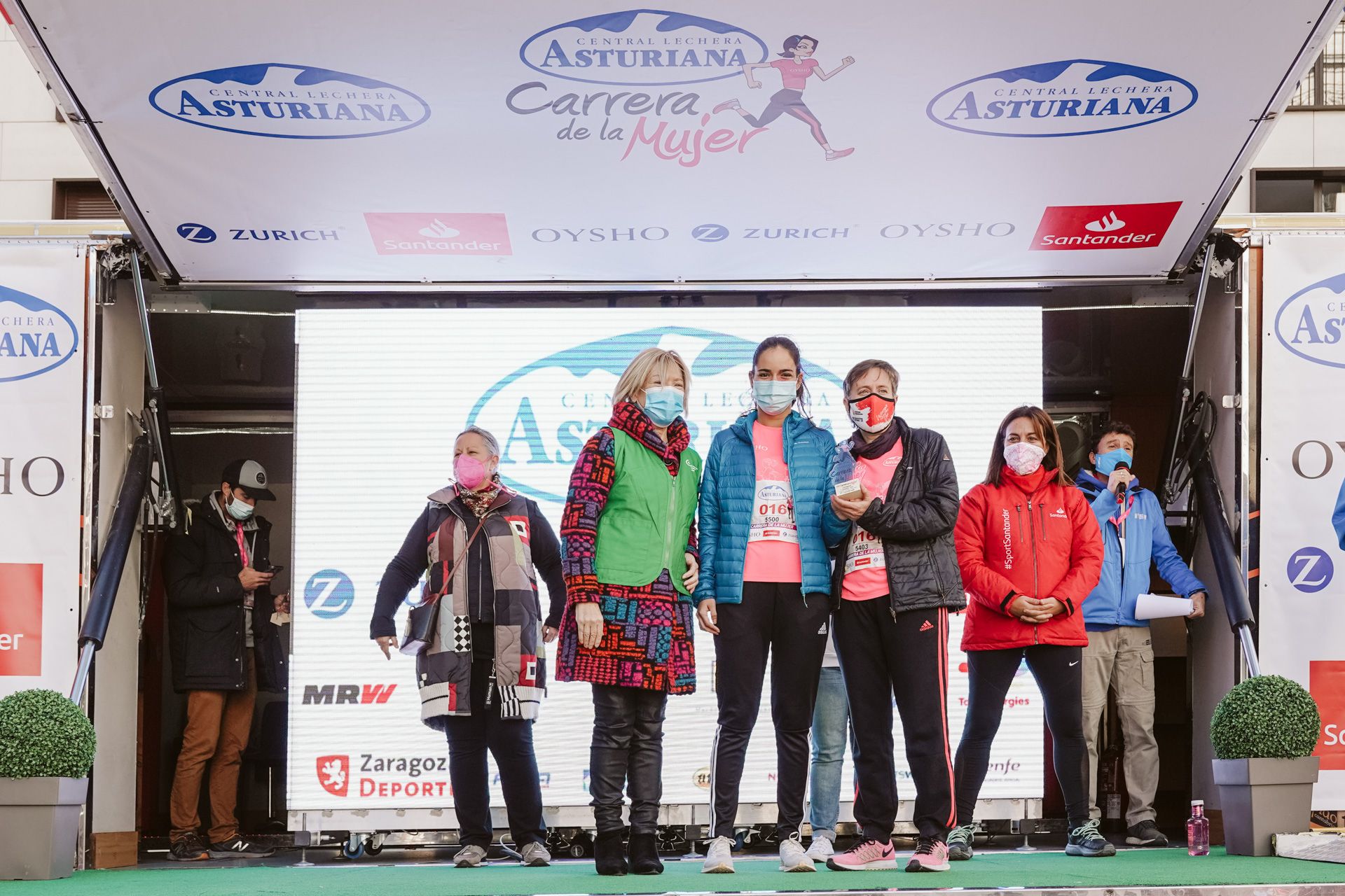 Las mejores fotos de la Carrera de la Mujer Central Lechera Asturiana Zaragoza 2021 (CEREMONIAS DE PREMIACIÓN)