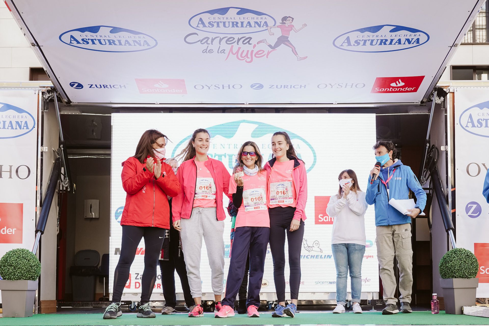 Las mejores fotos de la Carrera de la Mujer Central Lechera Asturiana Zaragoza 2021 (CEREMONIAS DE PREMIACIÓN)
