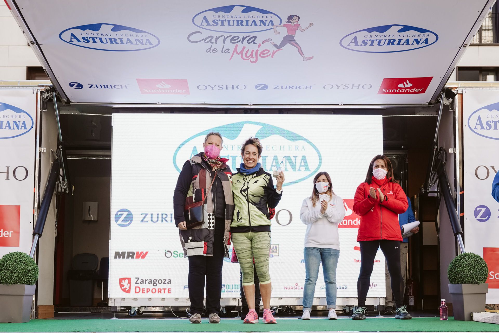 Las mejores fotos de la Carrera de la Mujer Central Lechera Asturiana Zaragoza 2021 (CEREMONIAS DE PREMIACIÓN)