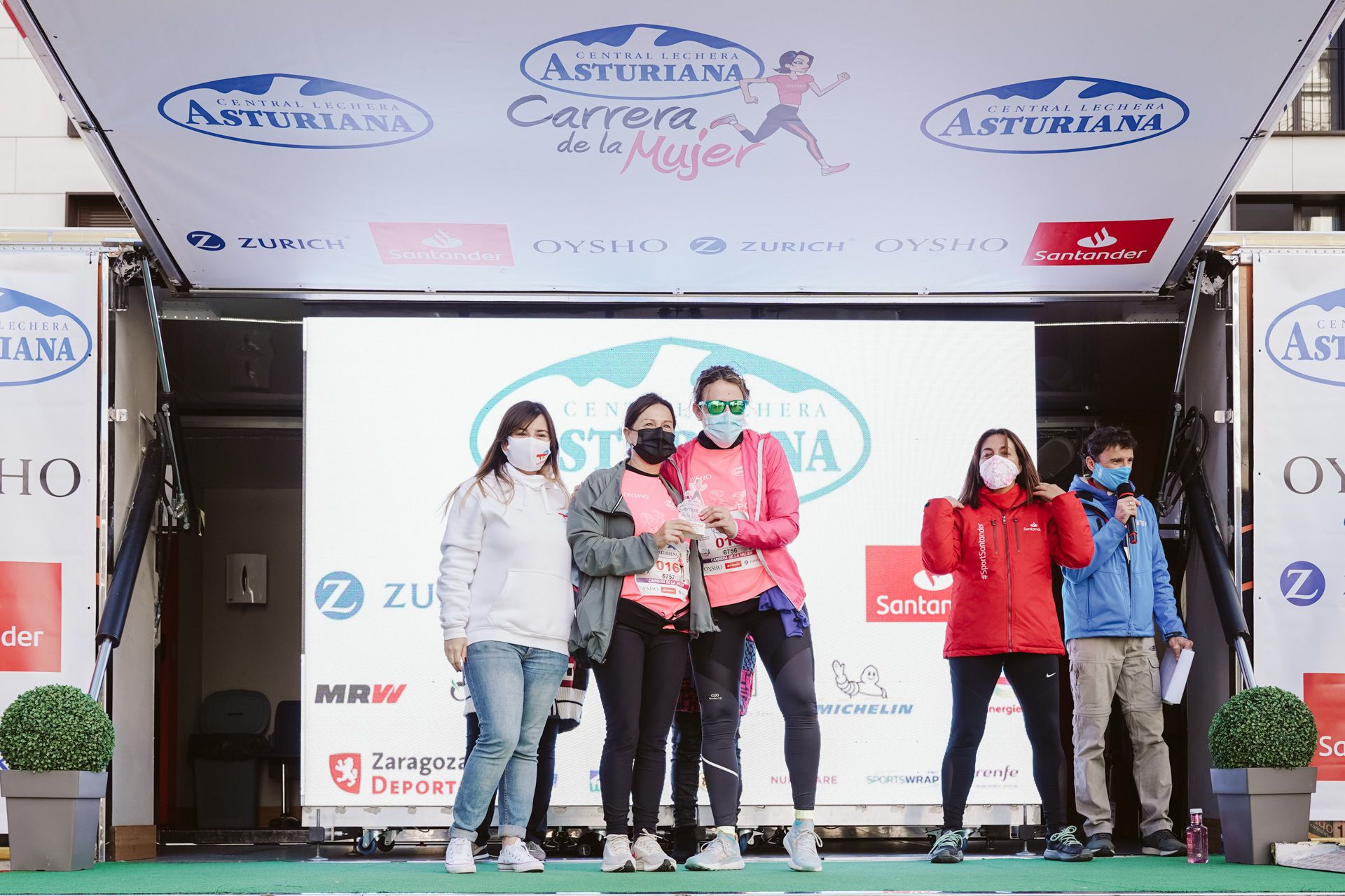 Las mejores fotos de la Carrera de la Mujer Central Lechera Asturiana Zaragoza 2021 (CEREMONIAS DE PREMIACIÓN)