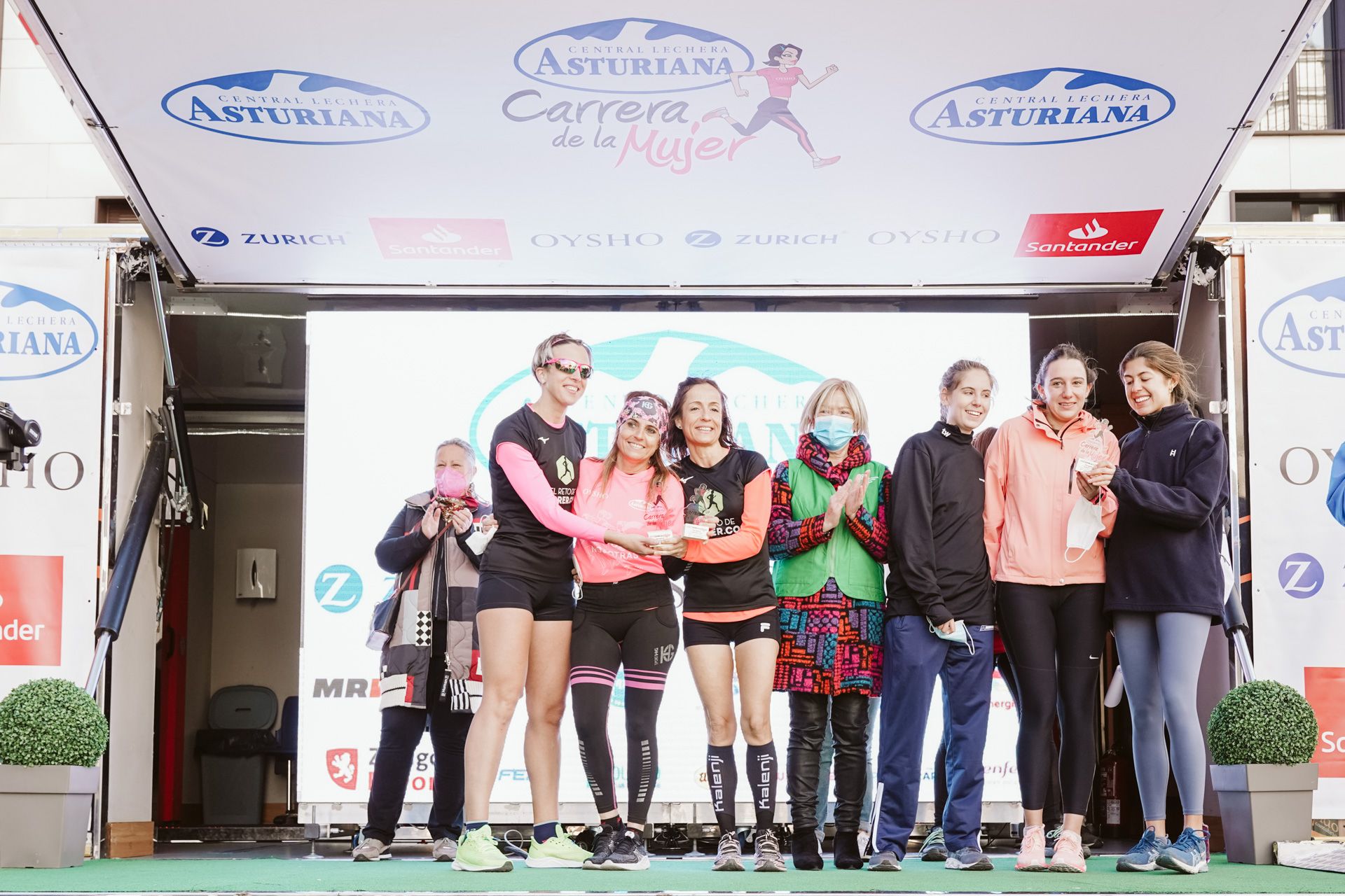 Las mejores fotos de la Carrera de la Mujer Central Lechera Asturiana Zaragoza 2021 (CEREMONIAS DE PREMIACIÓN)