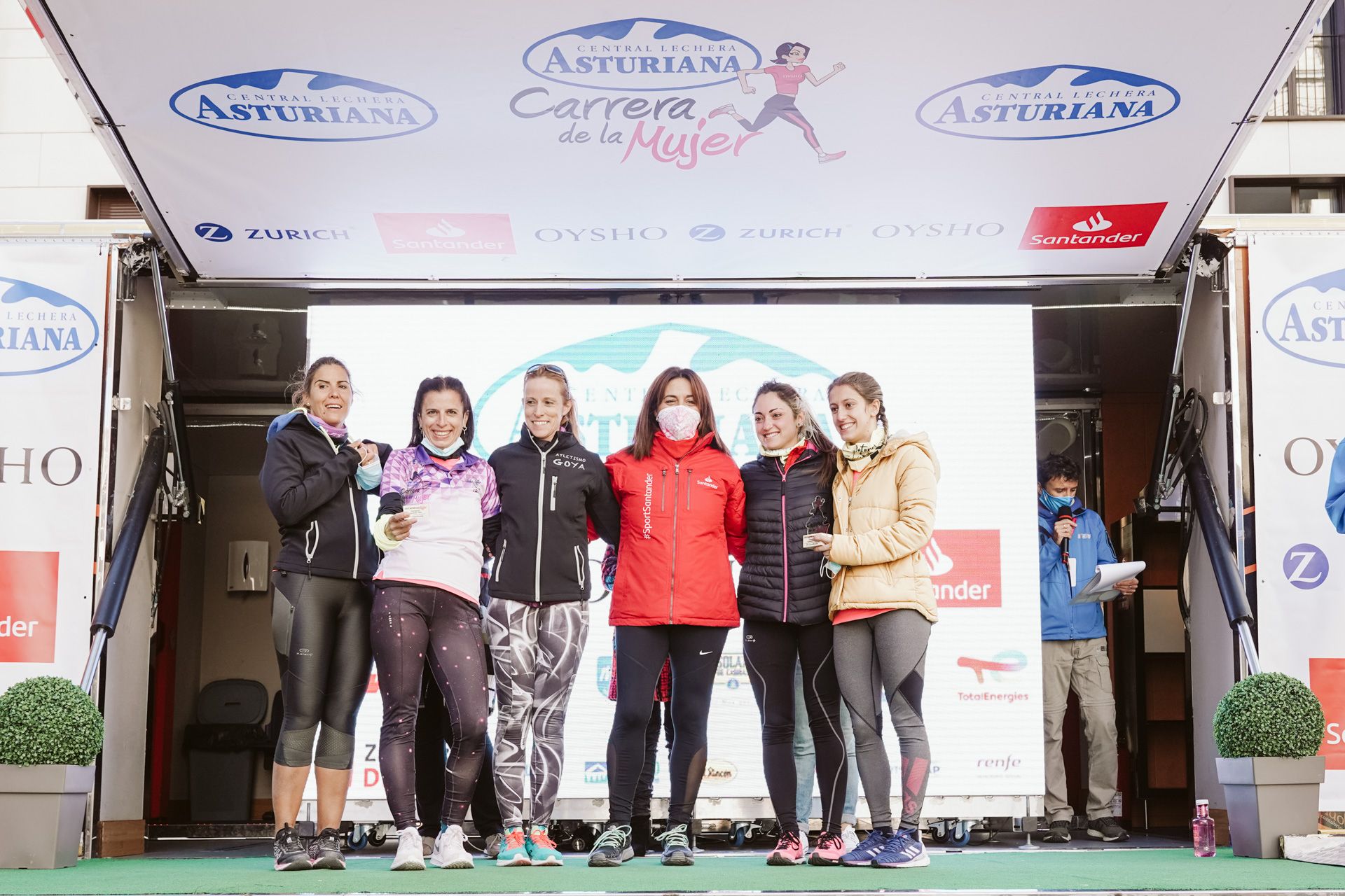 Las mejores fotos de la Carrera de la Mujer Central Lechera Asturiana Zaragoza 2021 (CEREMONIAS DE PREMIACIÓN)