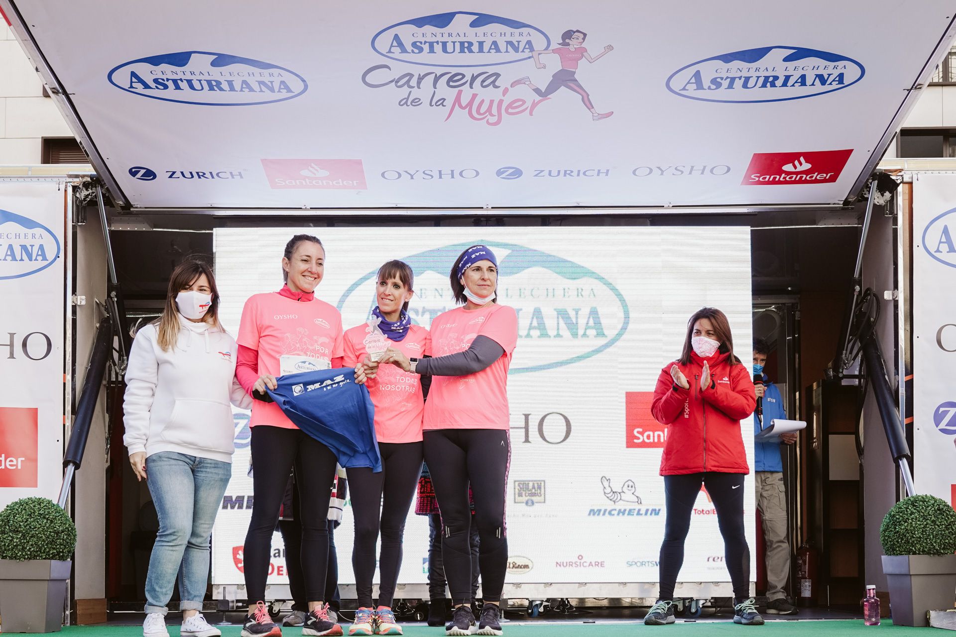 Las mejores fotos de la Carrera de la Mujer Central Lechera Asturiana Zaragoza 2021 (CEREMONIAS DE PREMIACIÓN)